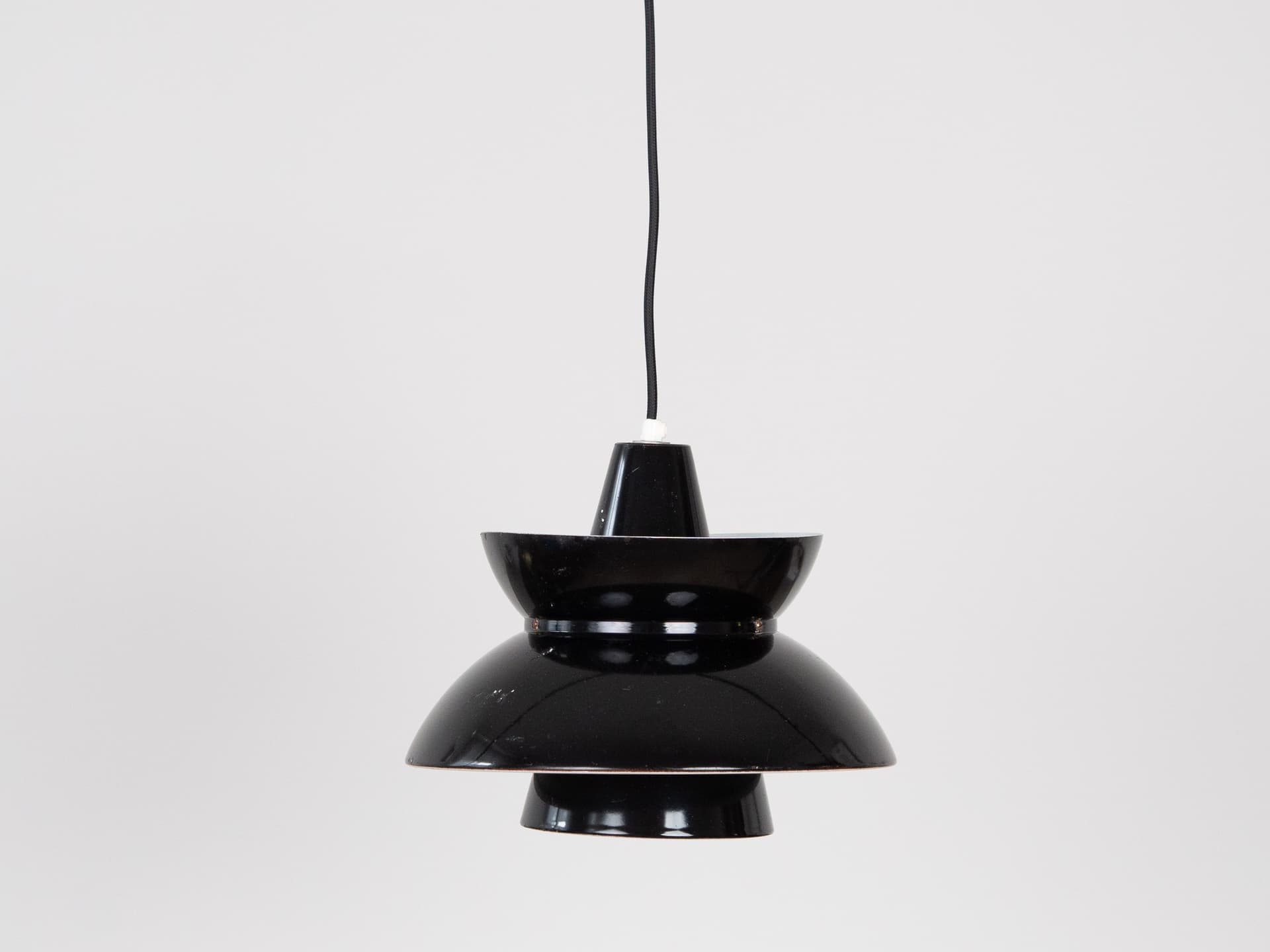 Para lamp wiszących Doo Wop, metal czarny złoty biały, Louis Poulsen, Dania, lata 50. - 363279