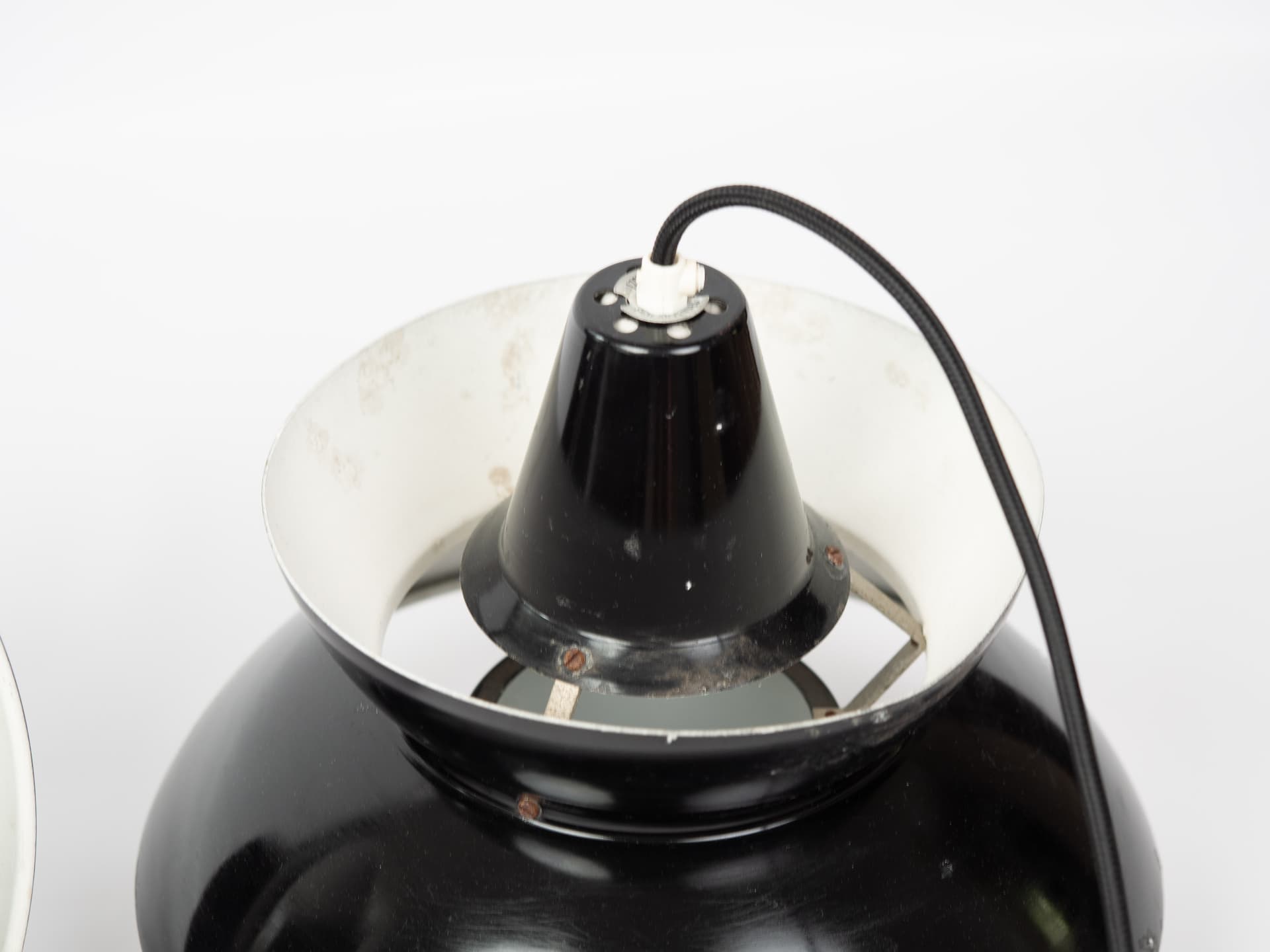 Para lamp wiszących Doo Wop, metal czarny złoty biały, Louis Poulsen, Dania, lata 50. - 363273