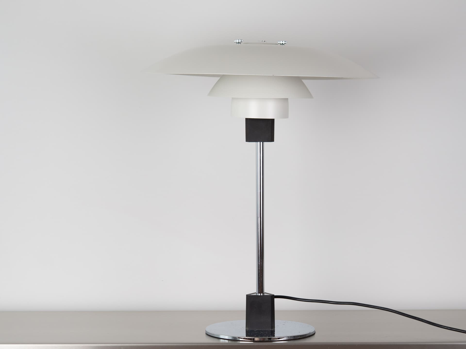 Lampa stołowa PH 4/3, metal biały, proj. P. Henningsen, Louis Poulsen, Dania, lata 70. - 363331