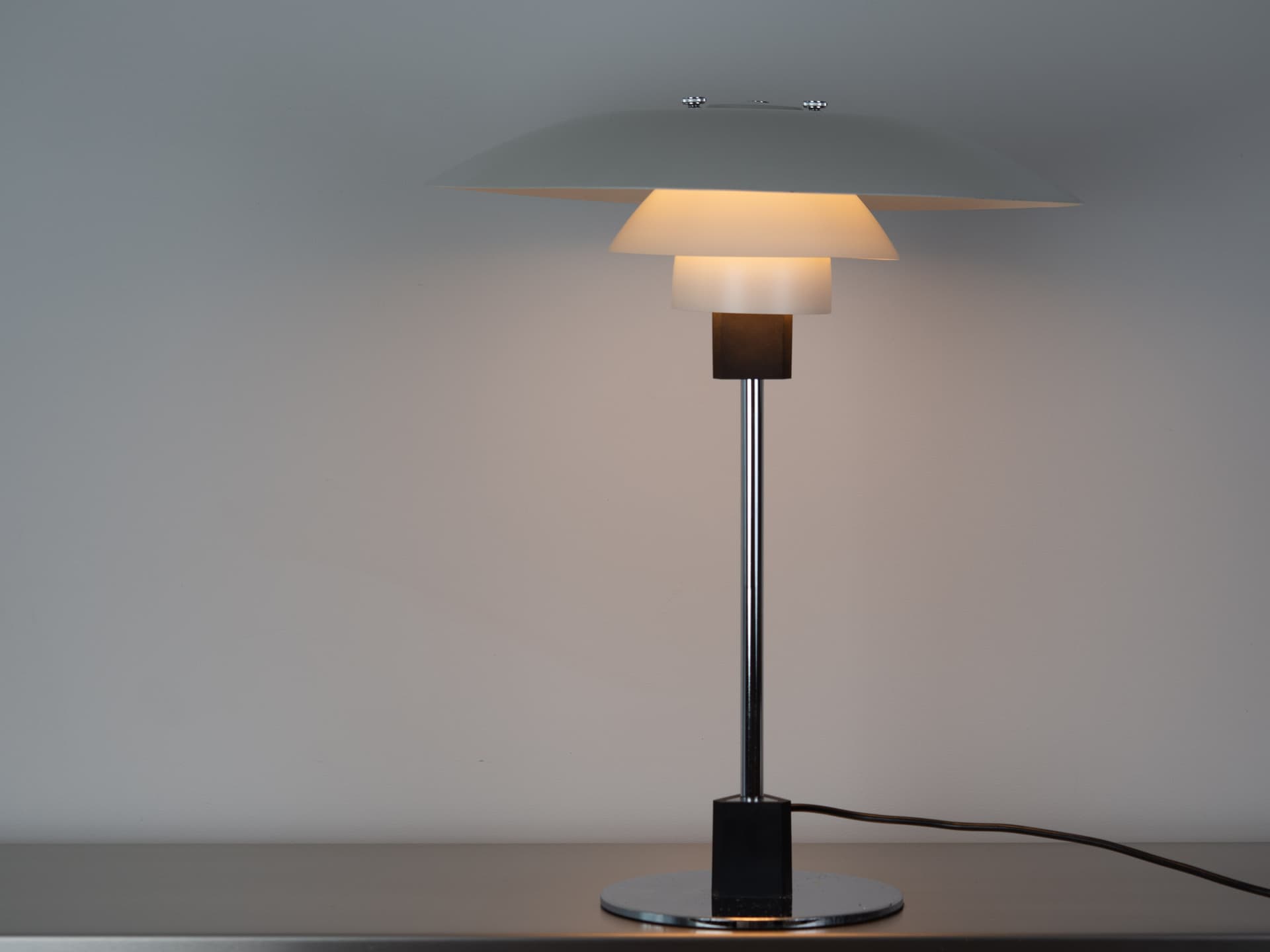 Lampa stołowa PH 4/3, metal biały, proj. P. Henningsen, Louis Poulsen, Dania, lata 70. - 363335