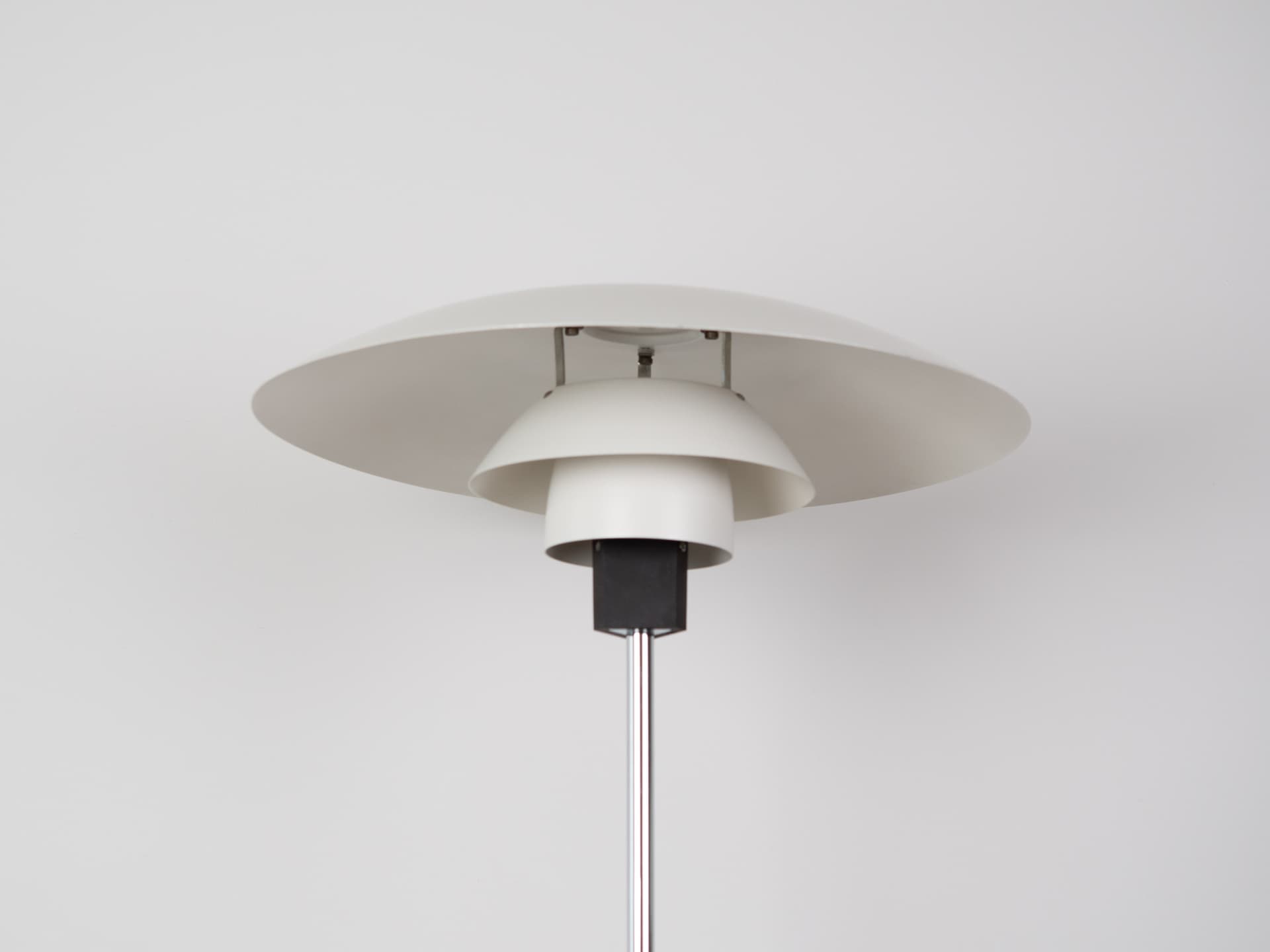 Lampa stołowa PH 4/3, metal biały, proj. P. Henningsen, Louis Poulsen, Dania, lata 70. - 363333