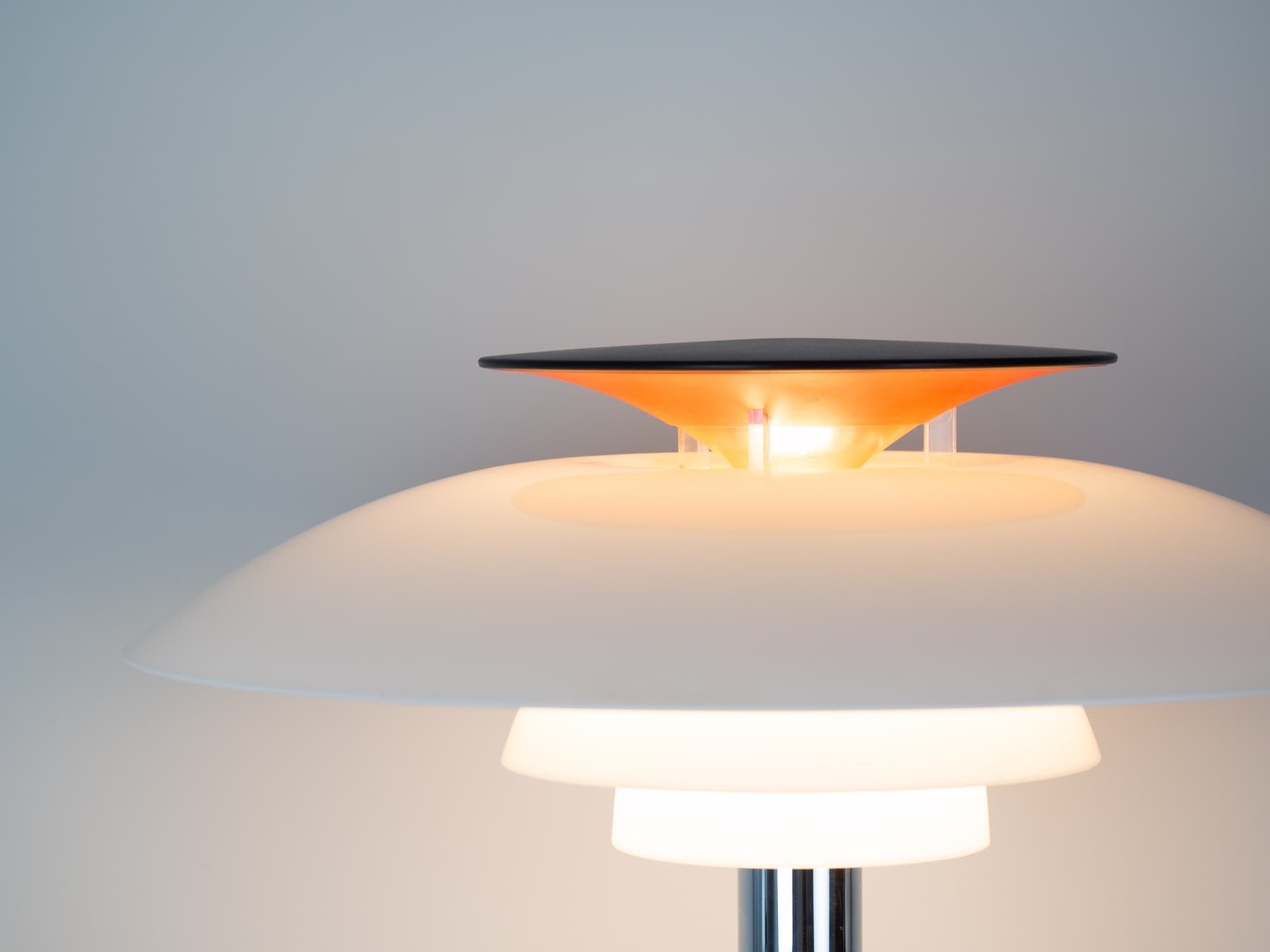 Lampa stołowa PH 80, metal biały czerwony srebrny czarny, proj. P. Henningsen, Louis Poulsen, Dania, lata 70. - 363362