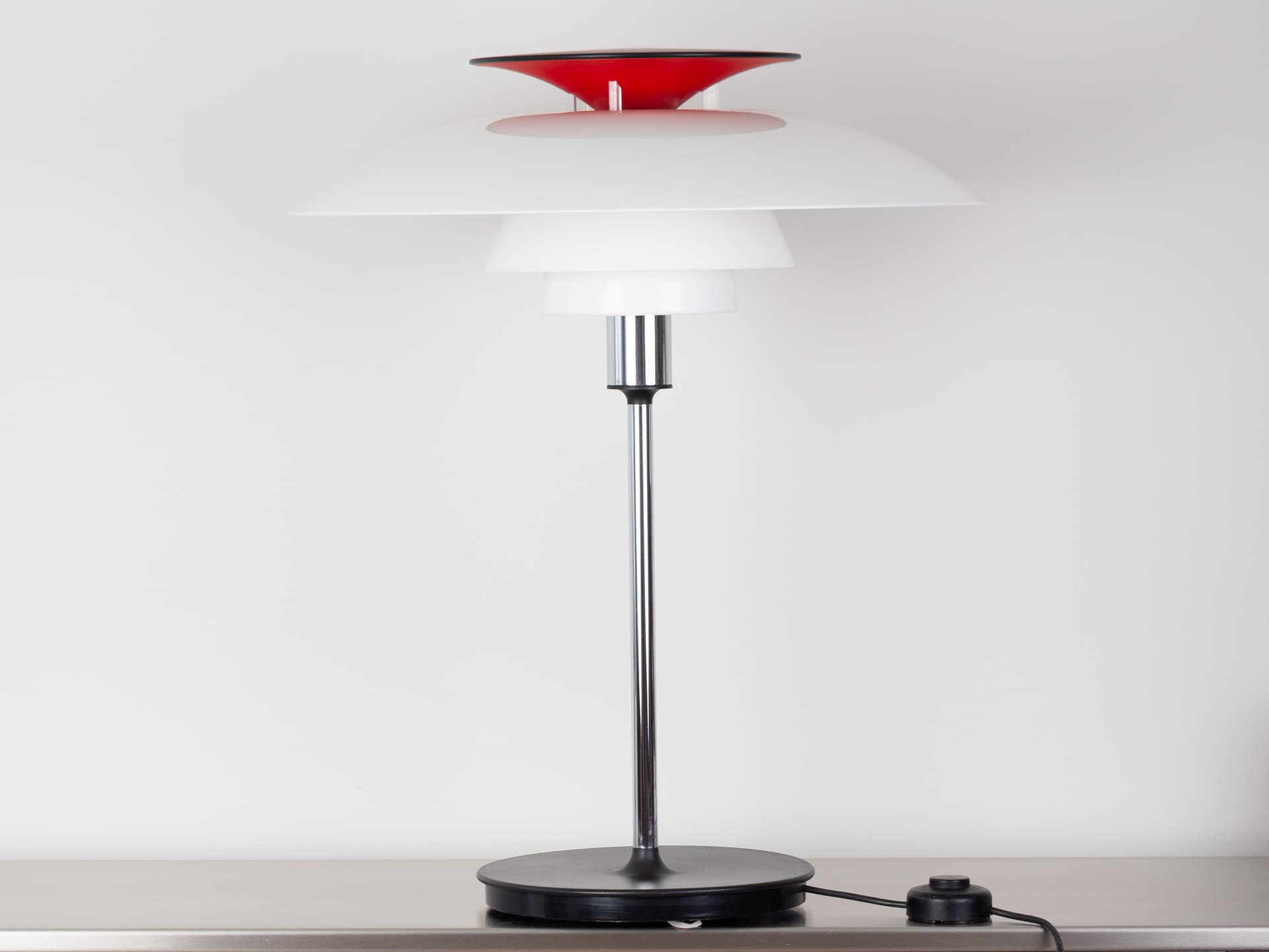 Lampa stołowa PH 80, metal biały czerwony srebrny czarny, proj. P. Henningsen, Louis Poulsen, Dania, lata 70. - 363353