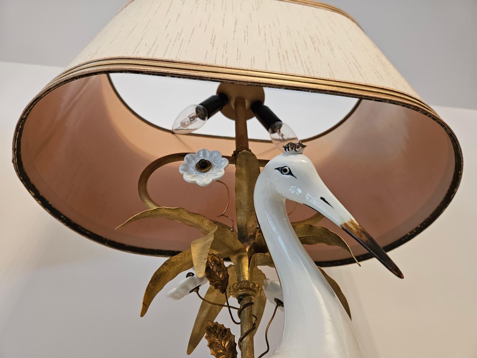 Pair of table lamps, white porcelain, gold metal, Italy, 1970s. - 364091