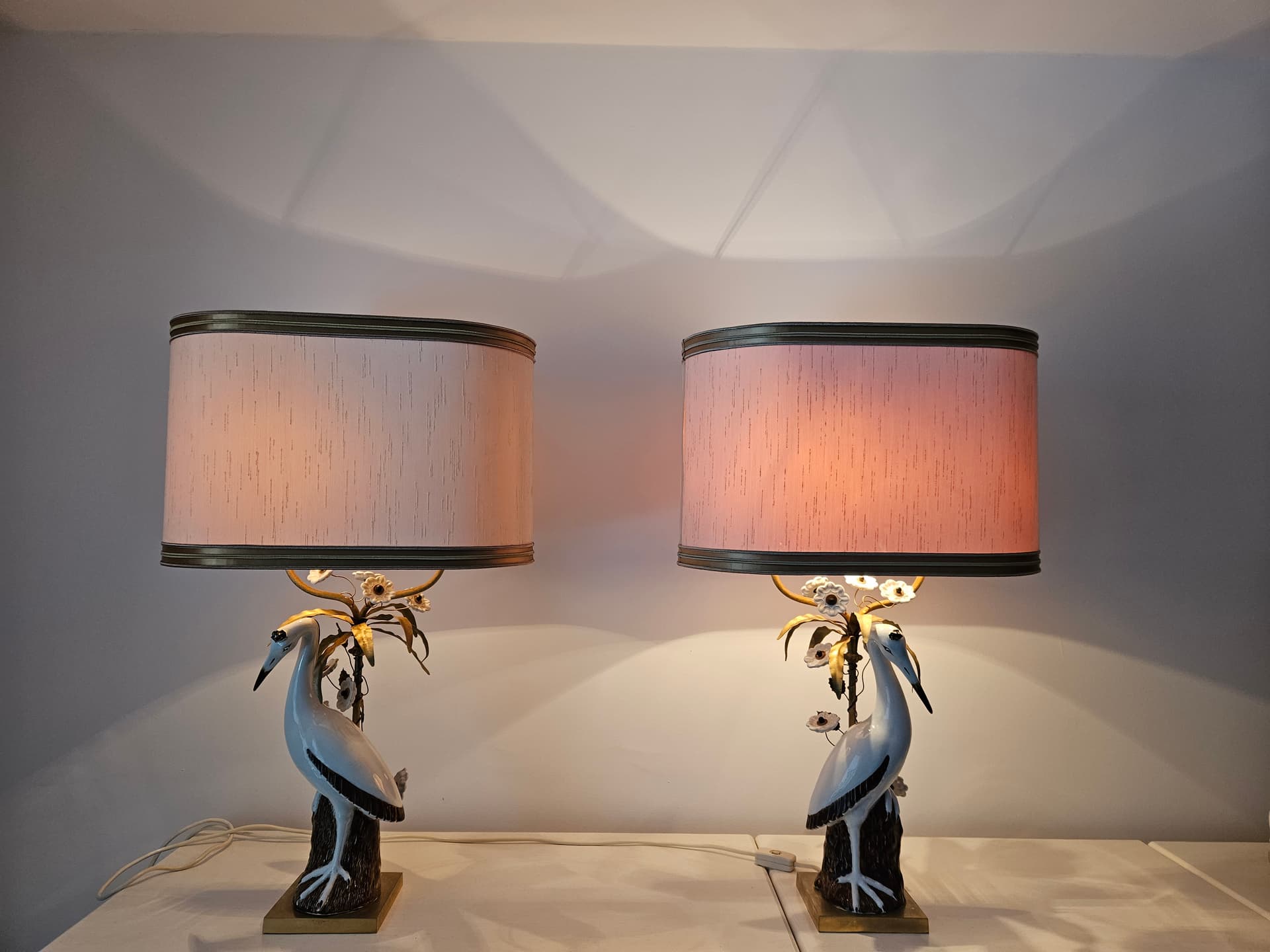 Pair of table lamps, white porcelain, gold metal, Italy, 1970s. - 364094