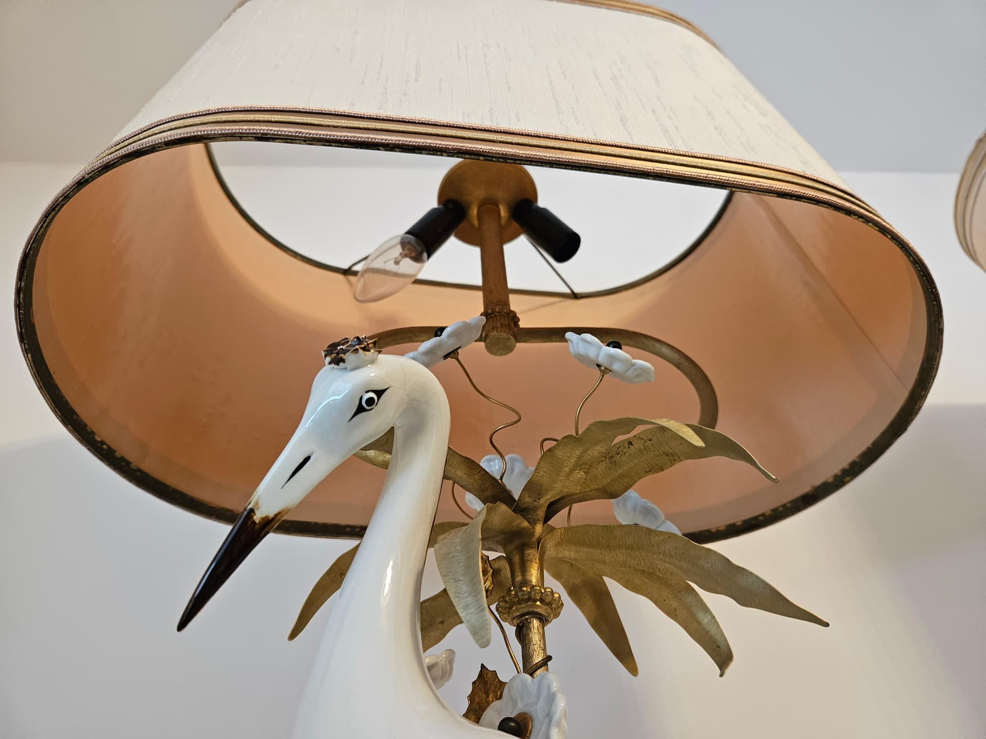 Pair of table lamps, white porcelain, gold metal, Italy, 1970s. - 364100