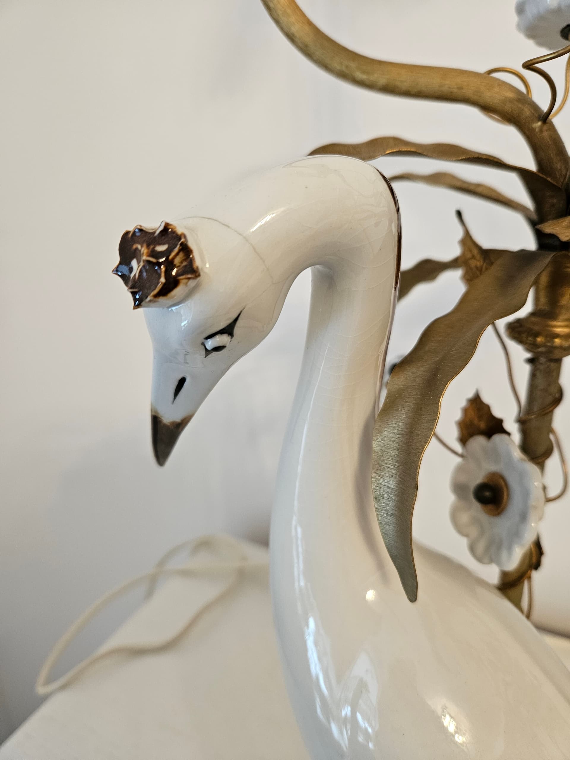Pair of table lamps, white porcelain, gold metal, Italy, 1970s. - 364093