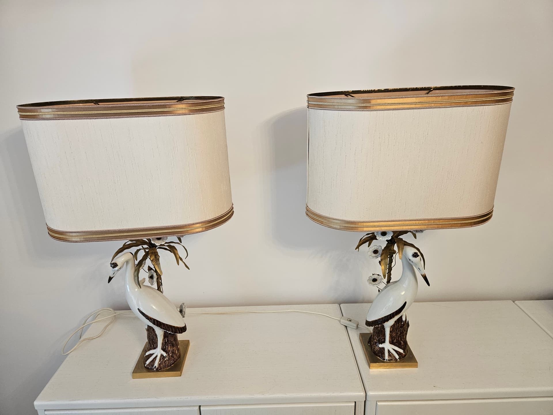 Pair of table lamps, white porcelain, gold metal, Italy, 1970s. - 364095
