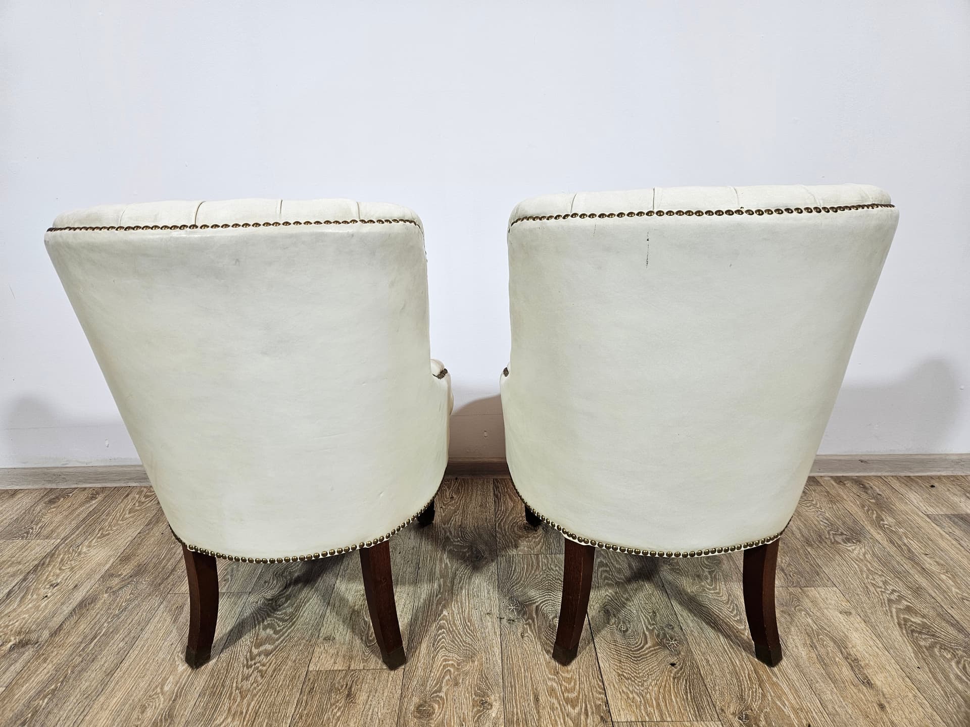 Para foteli Chesterfield, skóra beżowa, drewno brązowy, Wielka Brytania, lata 60. - 364198