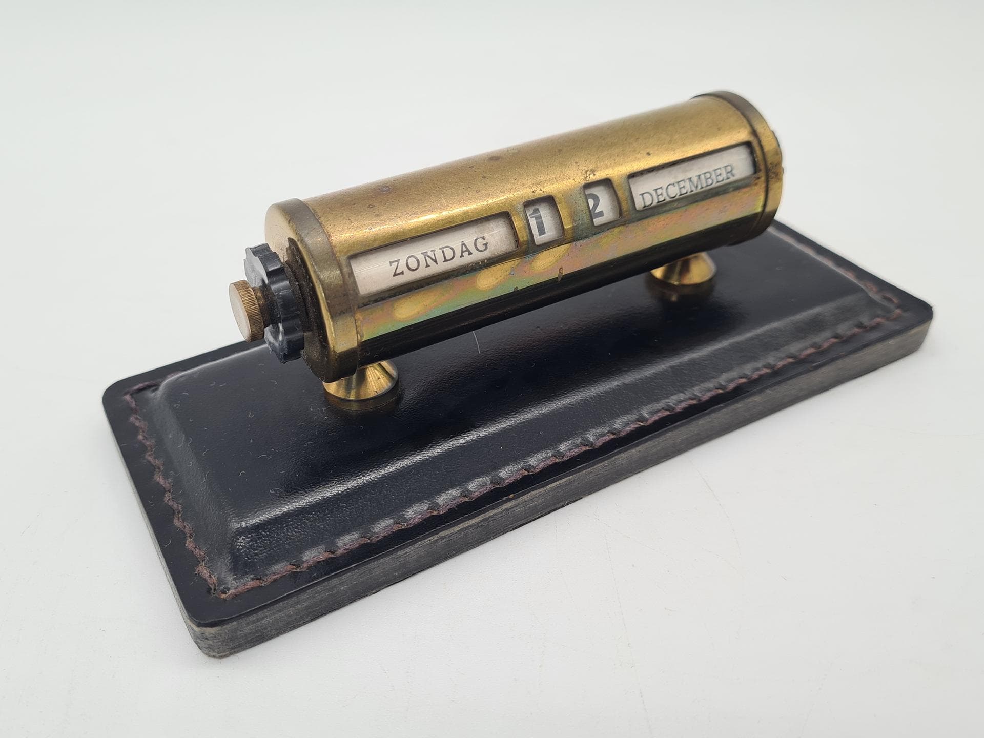 Perpetual Desk Calendar, gold brass, black leather, Netherlands, 1960s. - 364343