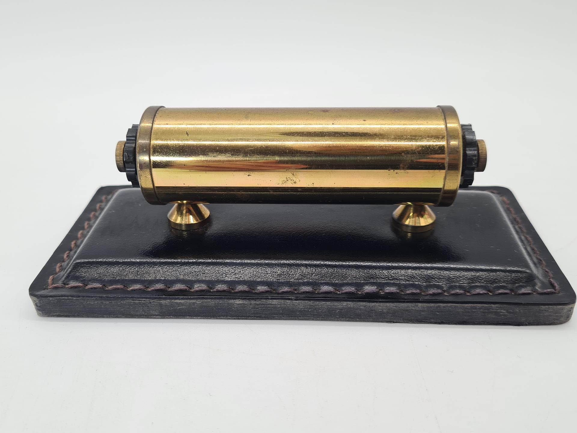 Perpetual Desk Calendar, gold brass, black leather, Netherlands, 1960s. - 364346