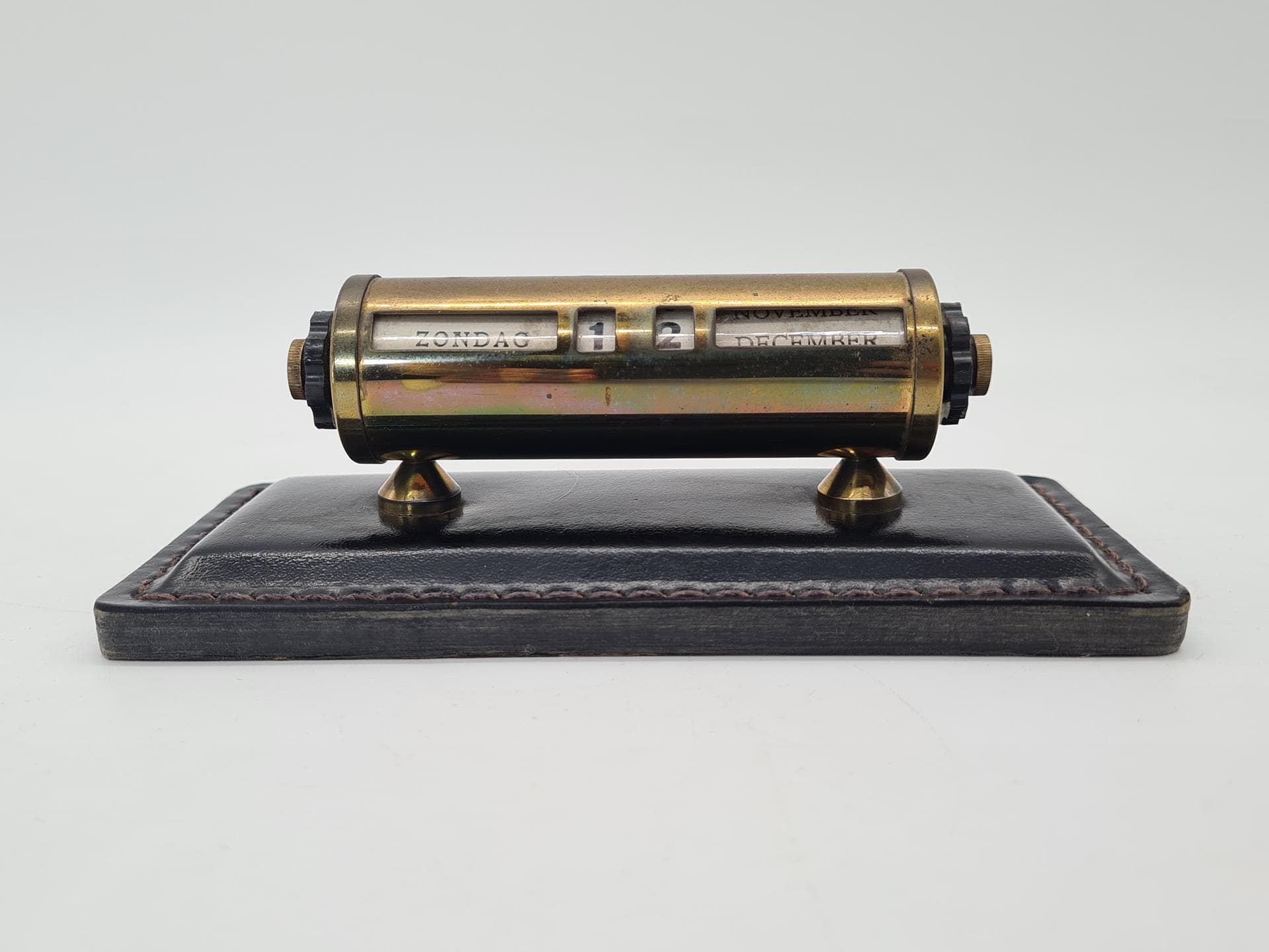 Perpetual Desk Calendar, gold brass, black leather, Netherlands, 1960s. - 364344