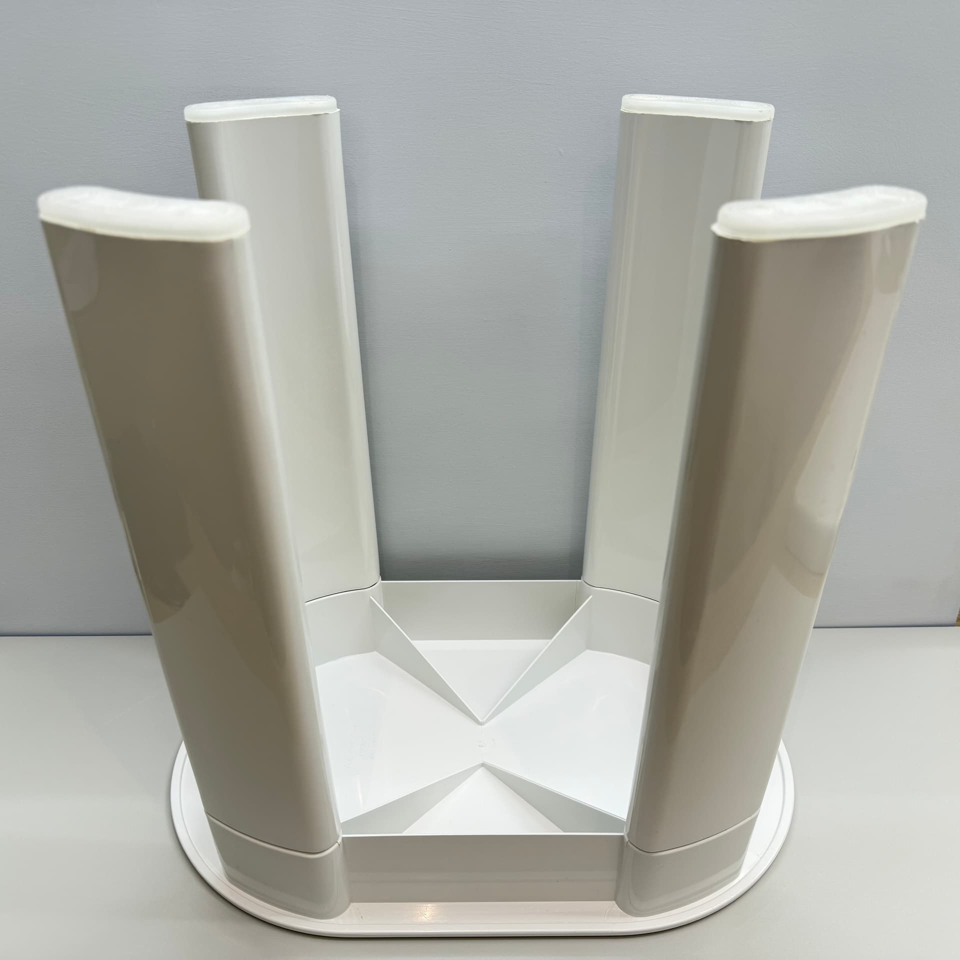 Stolik pomocniczy, Space Age, plastik biały, proj. O. von Bohr, Gedy, Włochy, lata 70. - 364554