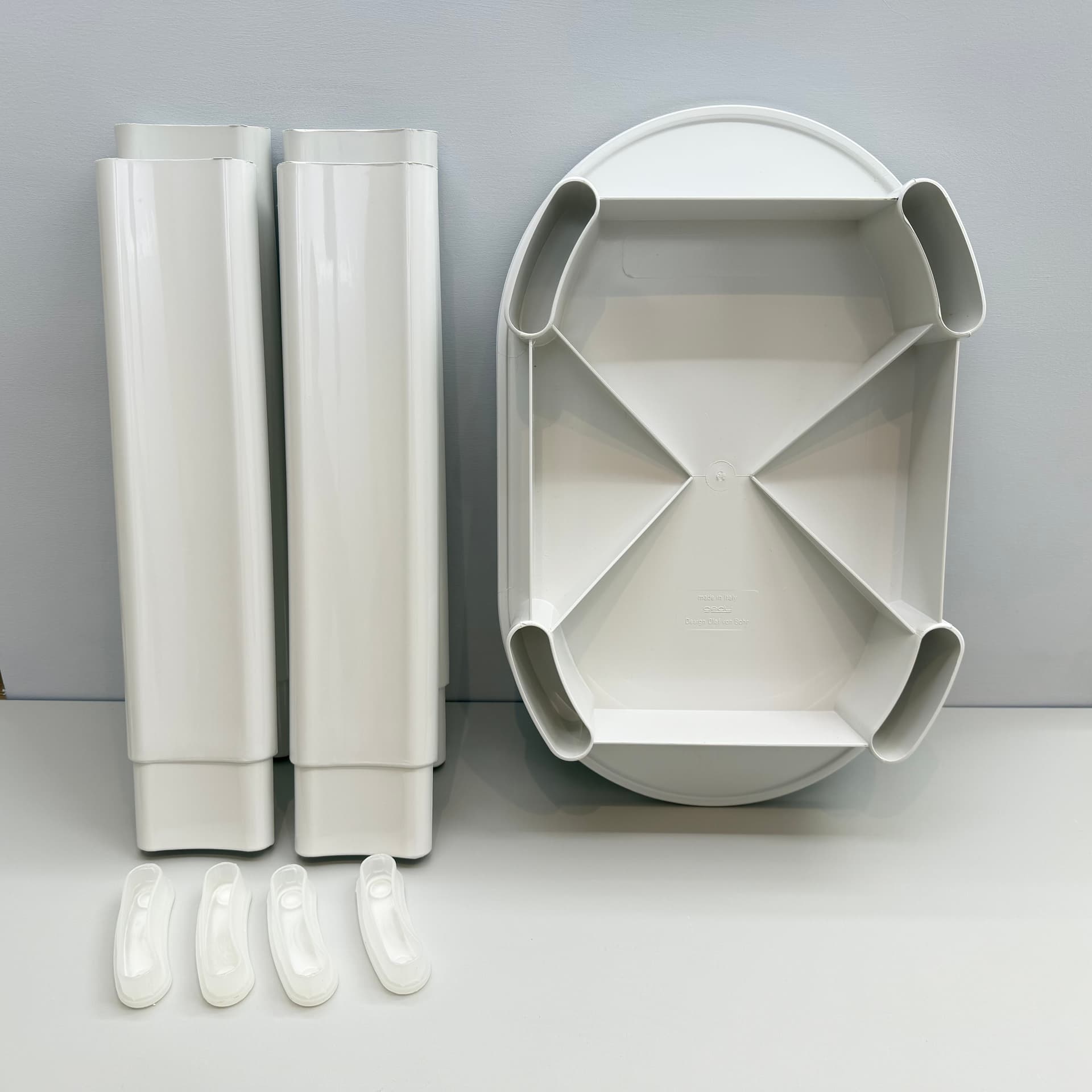 Stolik pomocniczy, Space Age, plastik biały, proj. O. von Bohr, Gedy, Włochy, lata 70. - 364555