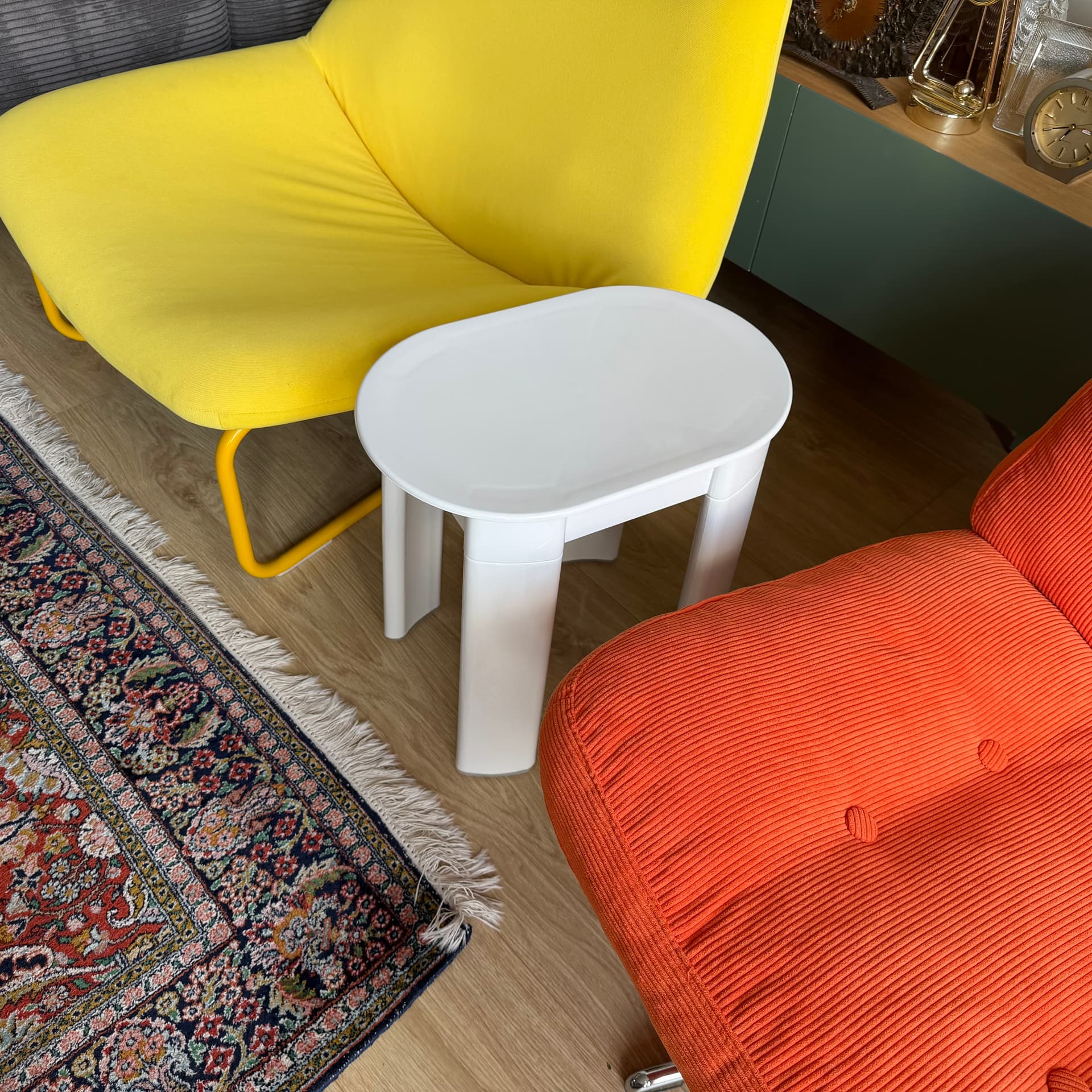 Stolik pomocniczy, Space Age, plastik biały, proj. O. von Bohr, Gedy, Włochy, lata 70. - 364556