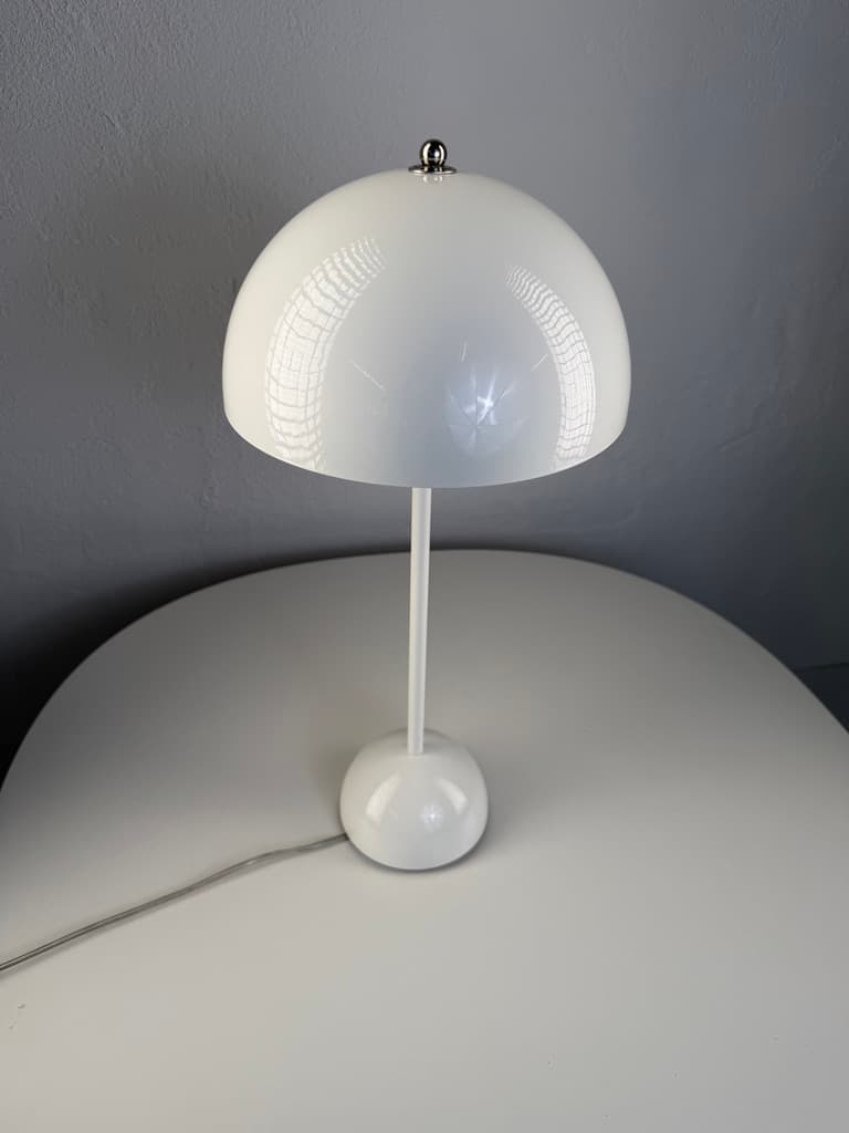 Table lamp Flowerpot VP3, white metal, by V. Panton, &Tradition, Denmark, 1960s. - 364640