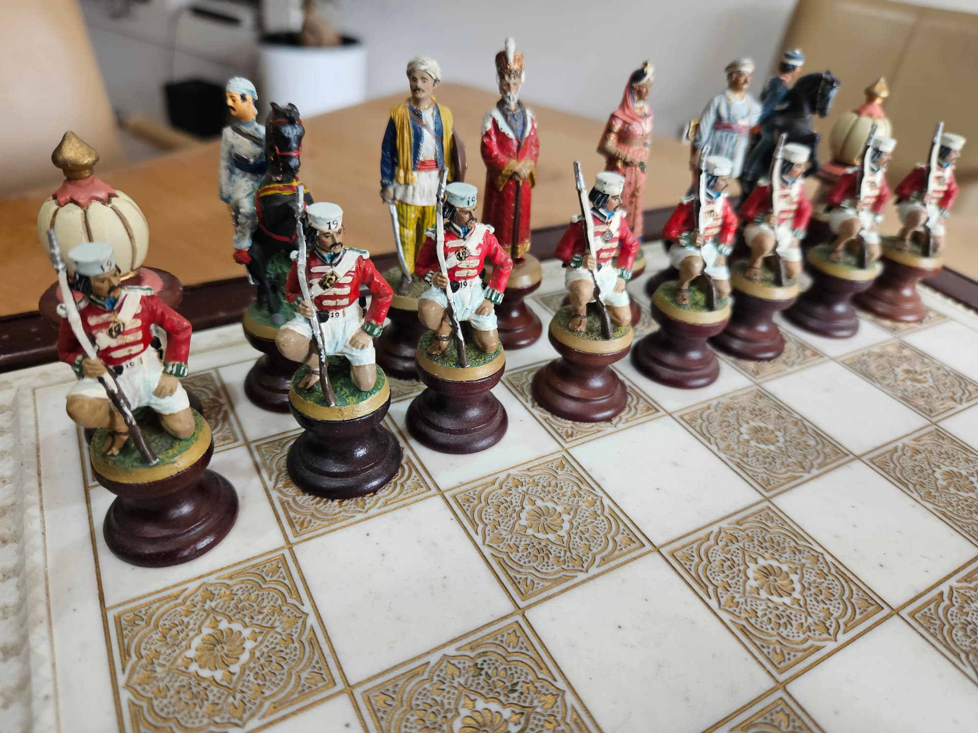 Chess set Raj, brown mahogany, beige marble, Franklin Mint, USA, 1980s. - 364979