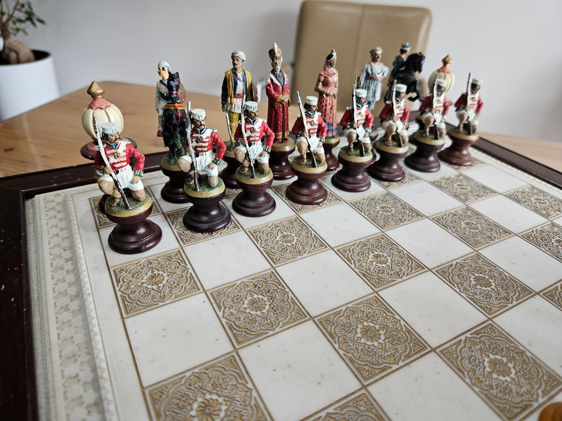 Chess set Raj, brown mahogany, beige marble, Franklin Mint, USA, 1980s. - 364977