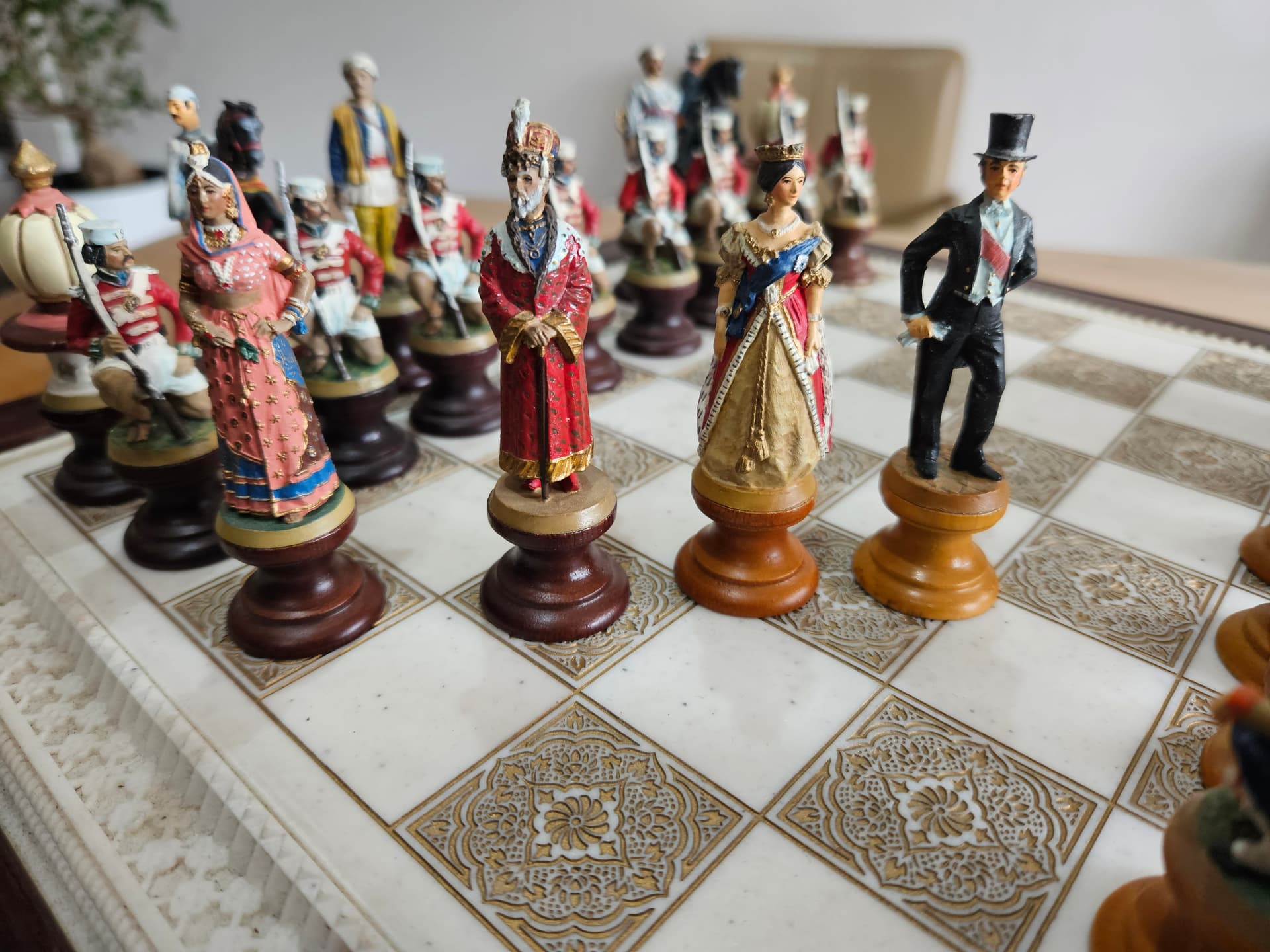 Chess set Raj, brown mahogany, beige marble, Franklin Mint, USA, 1980s. - 364982