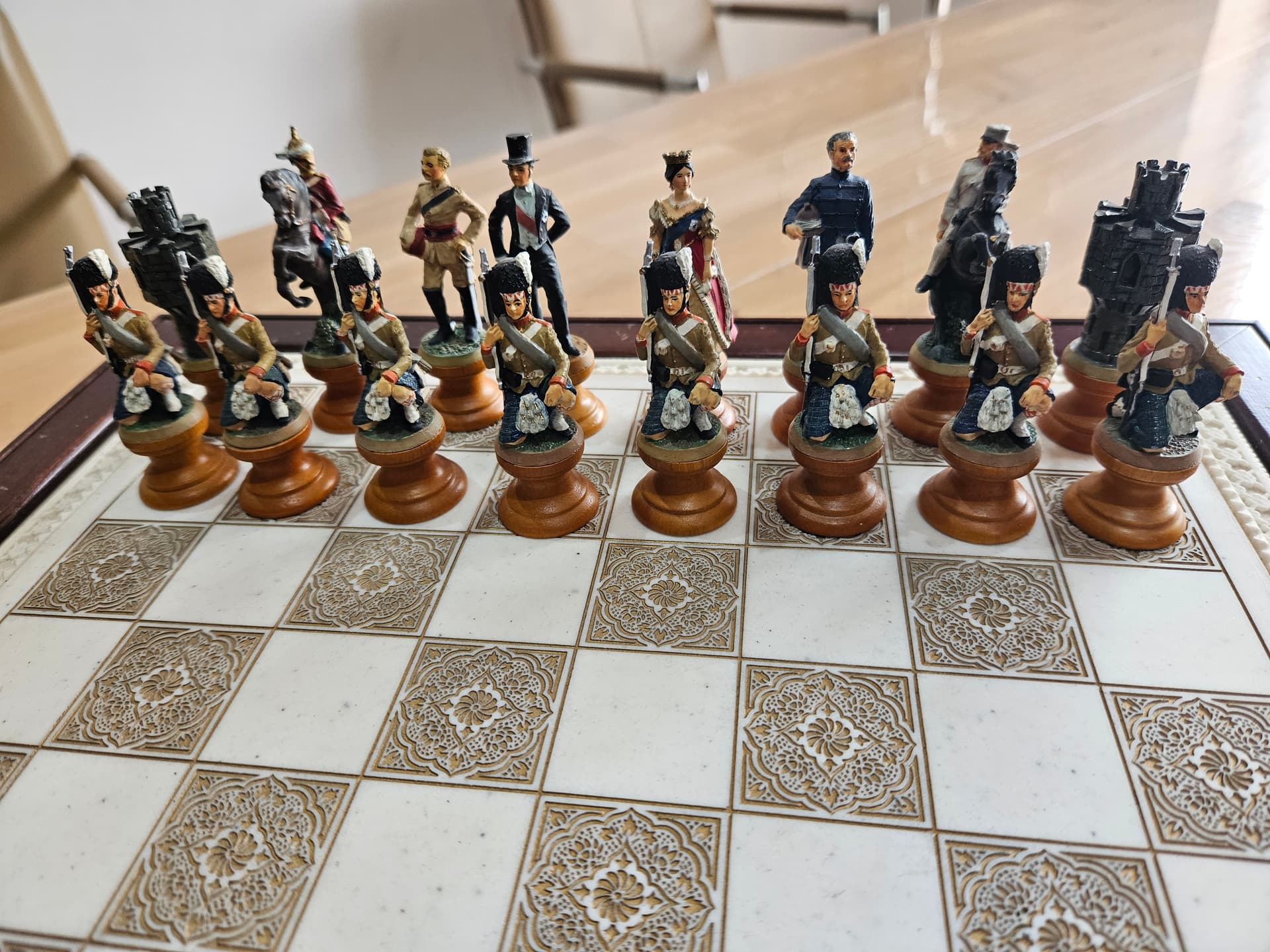 Chess set Raj, brown mahogany, beige marble, Franklin Mint, USA, 1980s. - 364981