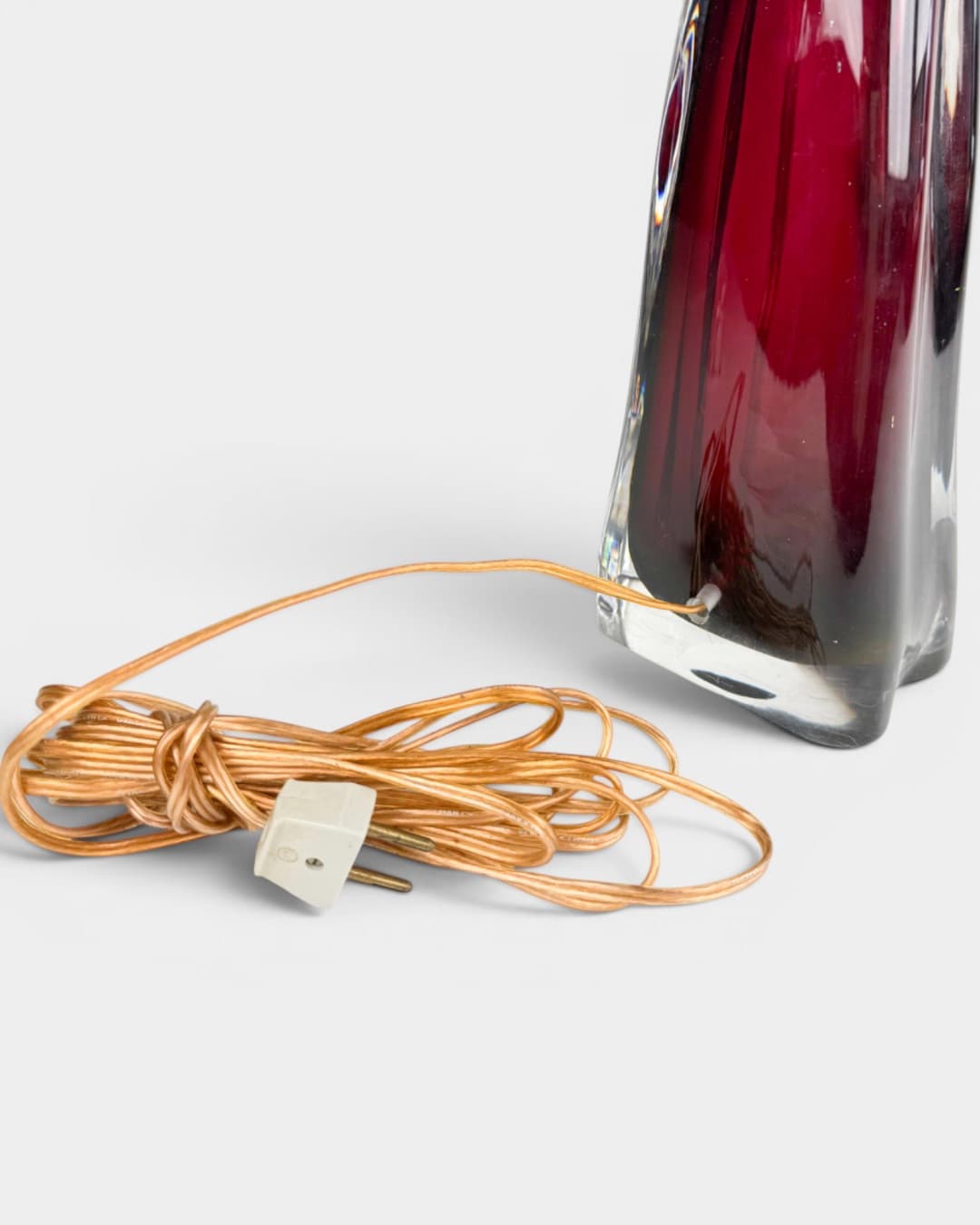 Table lamp, red clear glass, by C. Fagerlund, Orrefors, Sweden, 1950s. - 365406