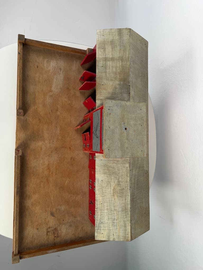 Remiza Falcks Redningskorps, czerwony szary, drewno metal, Dania, lata 50. - 365745