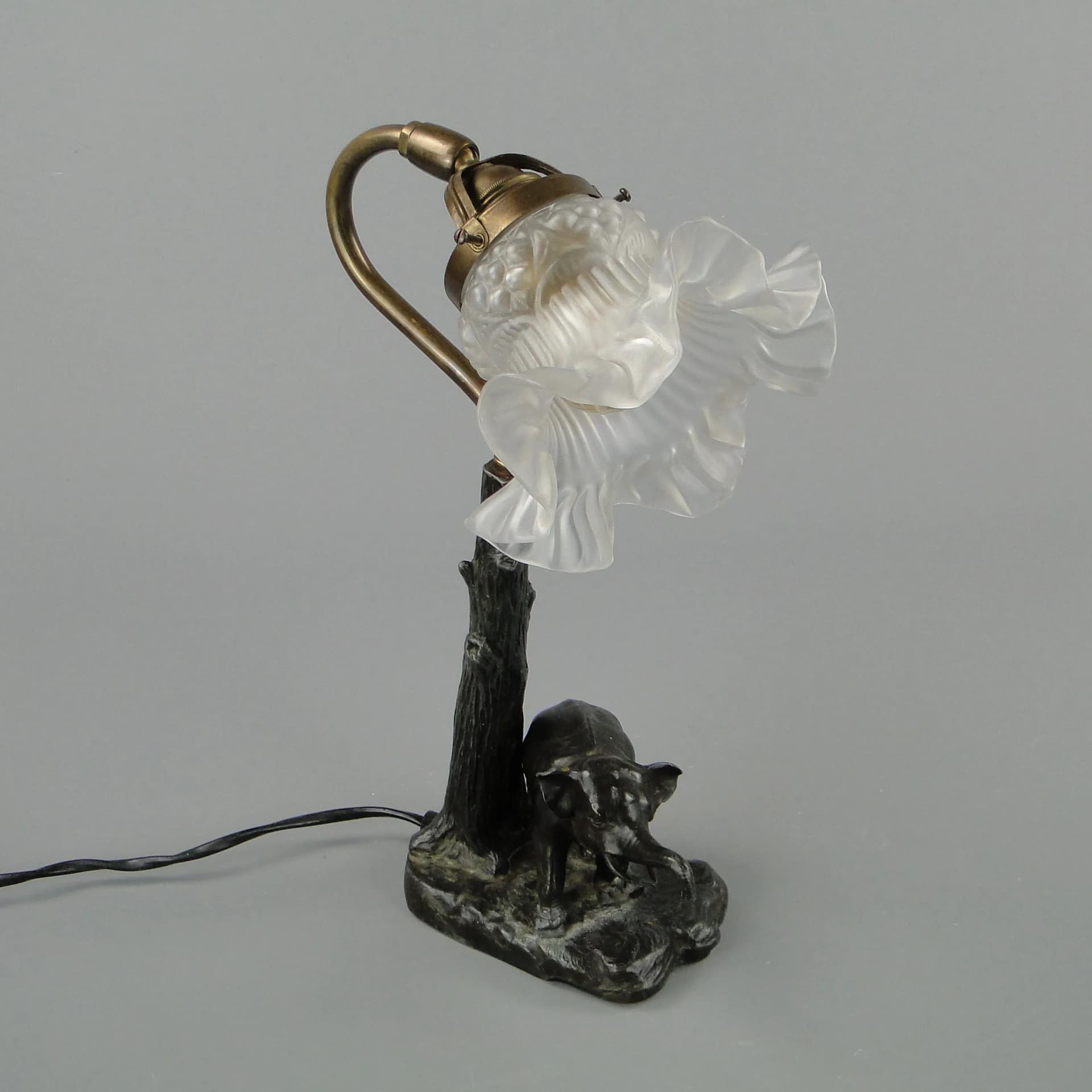 Lampa stołowa art déco ze słoniem, cyna patynowana srebrna, mosiądz złoty, szkło mleczne, Polska, lata 30. - 26814