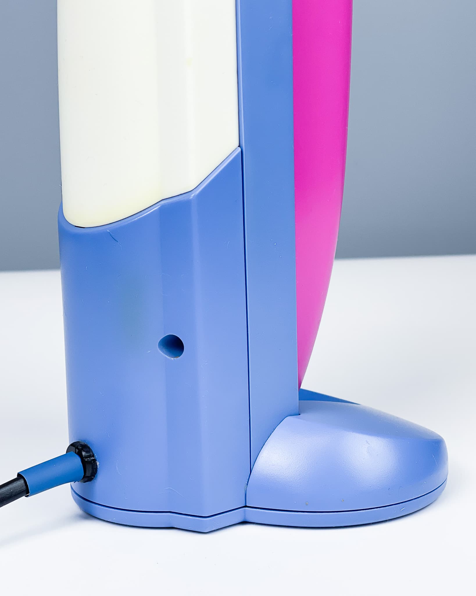 Desk lamp Toucan, blue pink white, plastic, by H.T. Huang, Taiwan, 1980s. - 366201