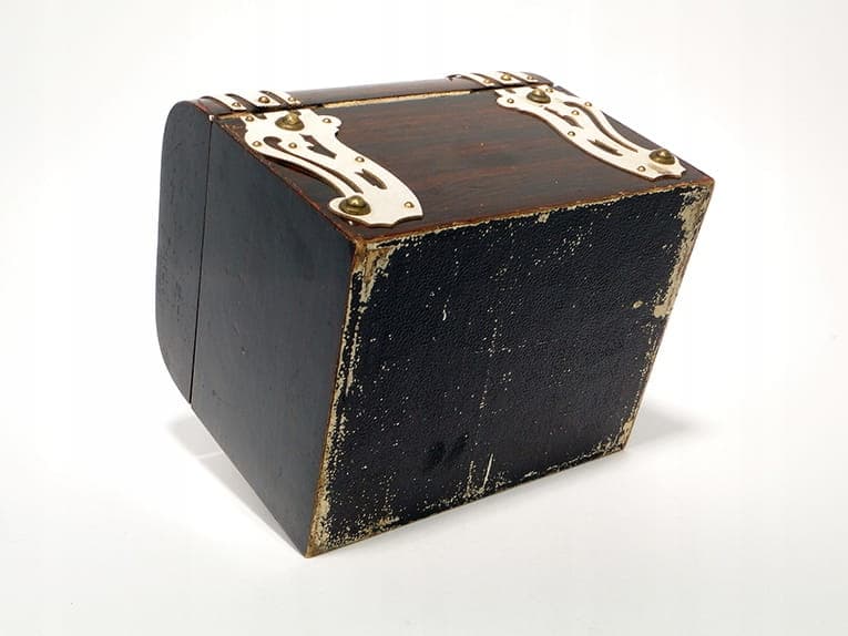 Art Nouveau casket, brown wood, gold brass, white enamel, Austro-Hungary, early 20th c. - 366255