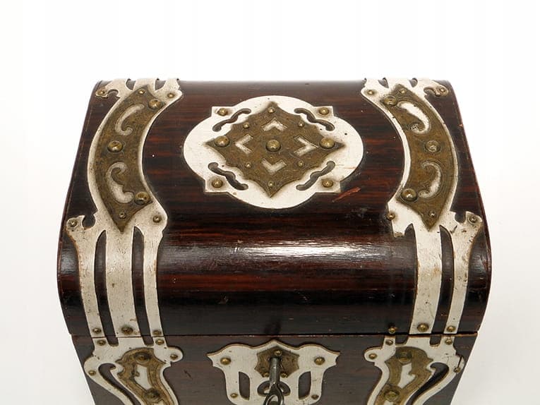 Art Nouveau casket, brown wood, gold brass, white enamel, Austro-Hungary, early 20th c. - 366253