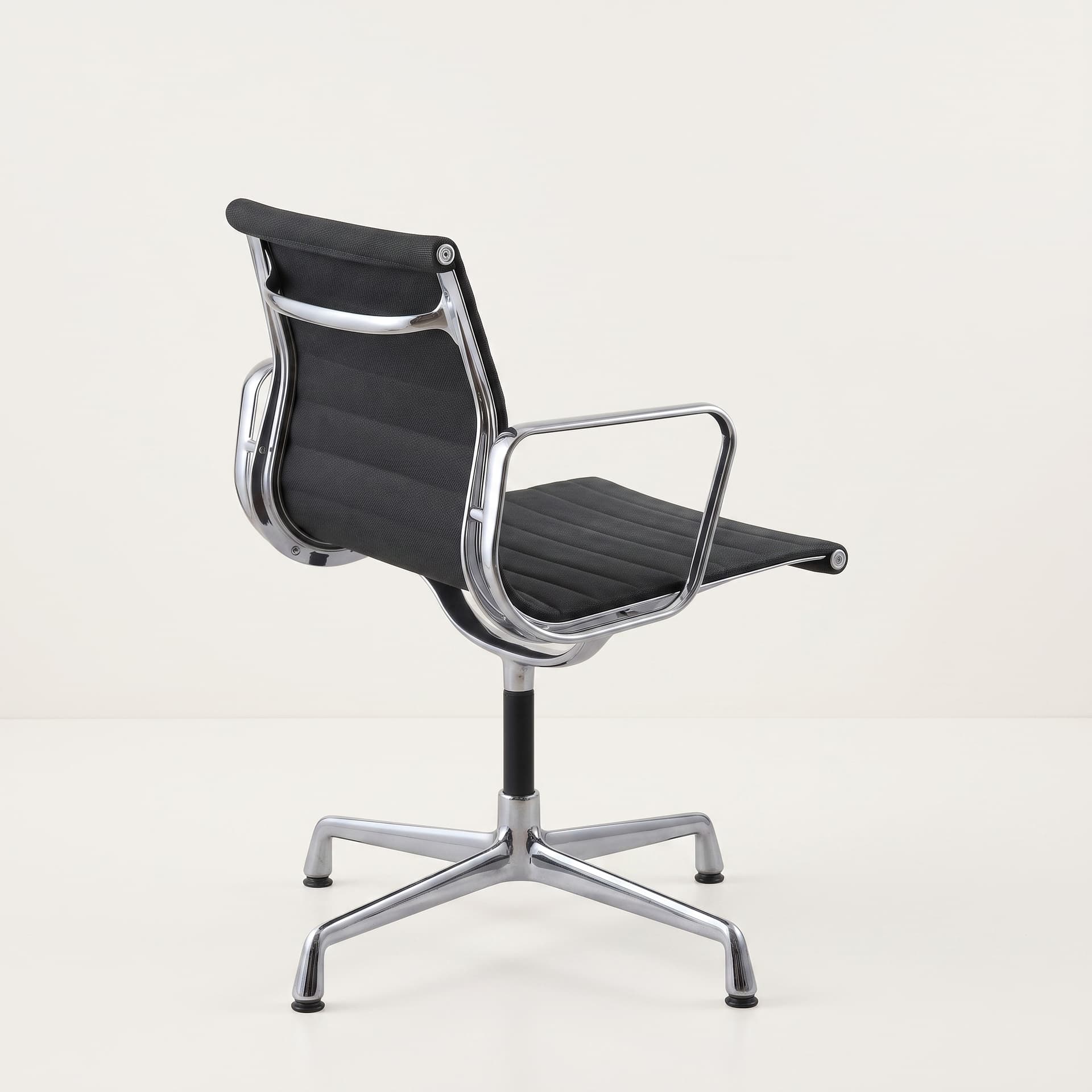 Krzesło obrotowe EA108 czarne, odnowione, tkanina Hopsak, proj. Ch. & R. Eames, Vitra - 366258