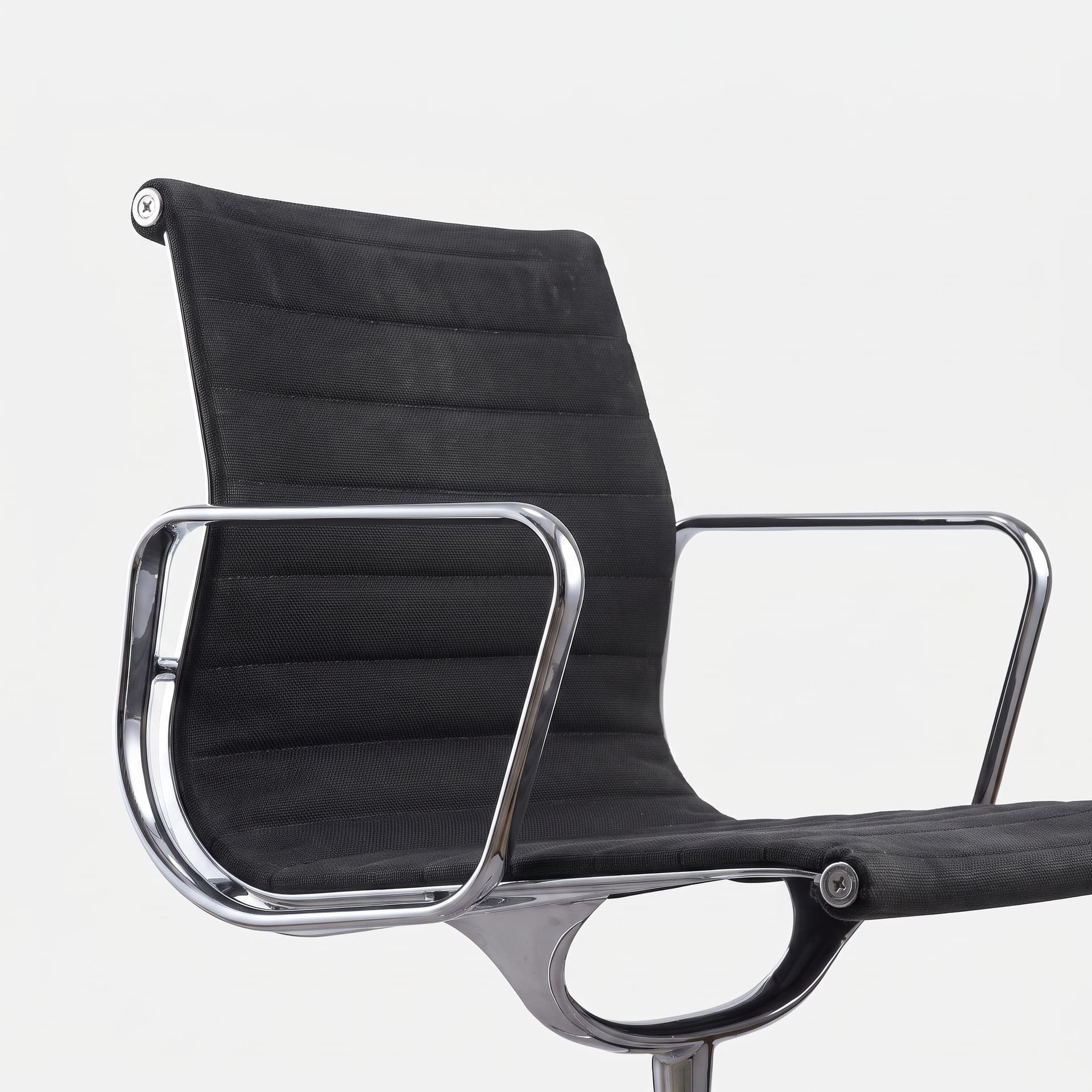 Krzesło biurowe EA107 czarne, odnowione, tkanina Hopsak, proj. Ch. & R. Eames, Vitra - 366283