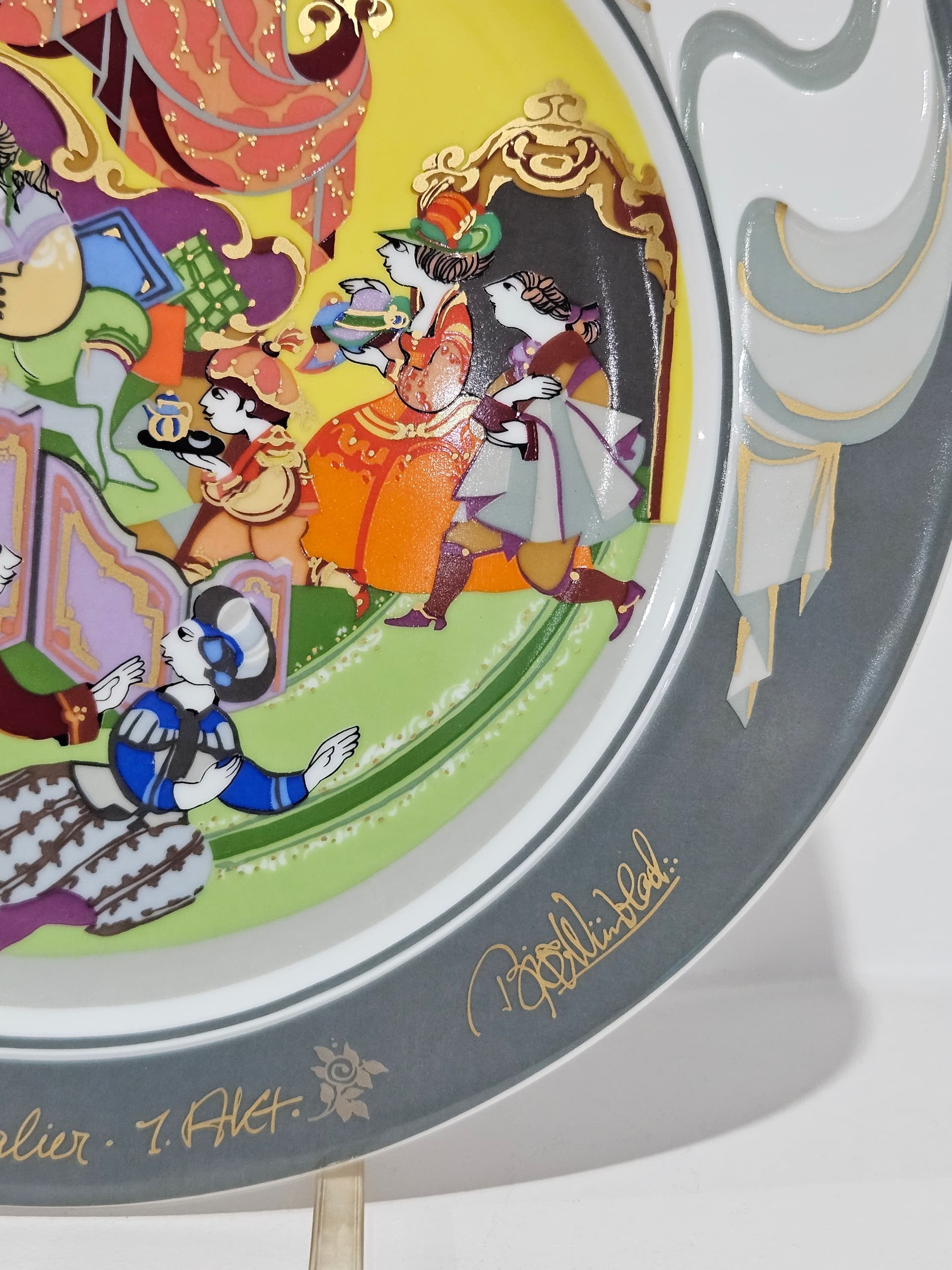 Wall Plate Der Rosenkavalier, painted gilded porcelain, by B. Wiinblad, Germany, 1980s. - 366510