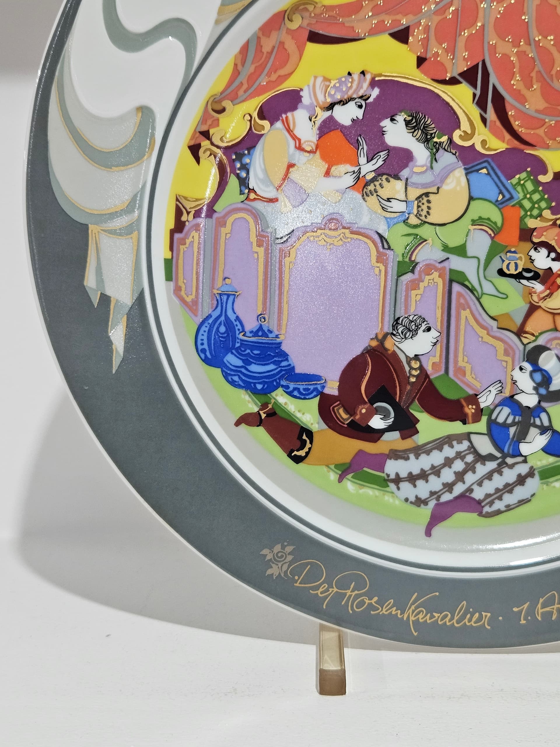 Wall Plate Der Rosenkavalier, painted gilded porcelain, by B. Wiinblad, Germany, 1980s. - 366507