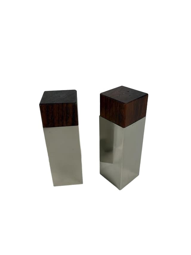 Pair of salt and pepper shakers, brown rosewood, silver metal, Denmark, 1960s. - DIMENSION