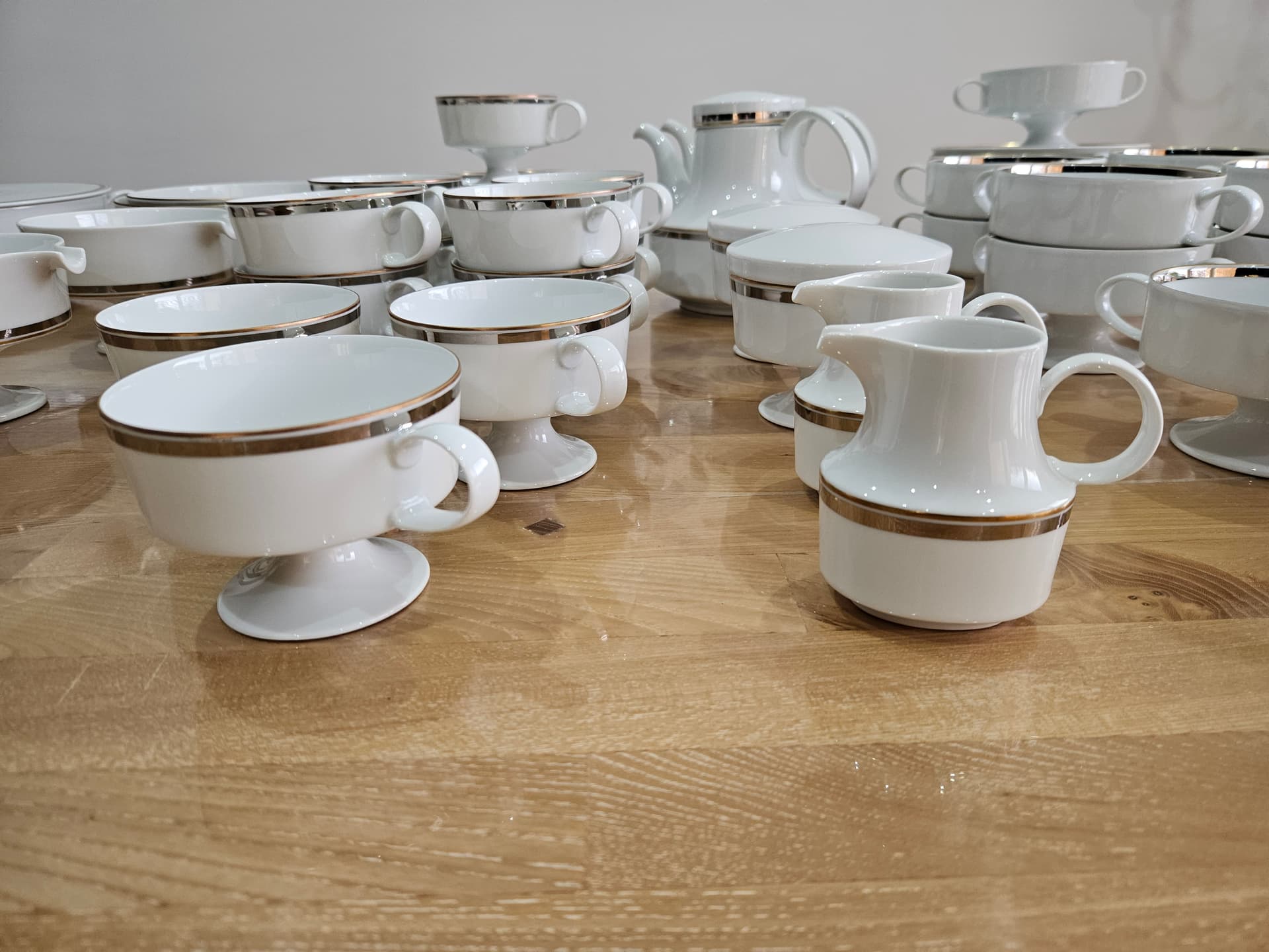 Eighty-six piece dinner and coffee set Composition, white porcelain, platinum rim, by T. Wirkkala, Rosenthal studio-linie, Germany, 1980s - 366619