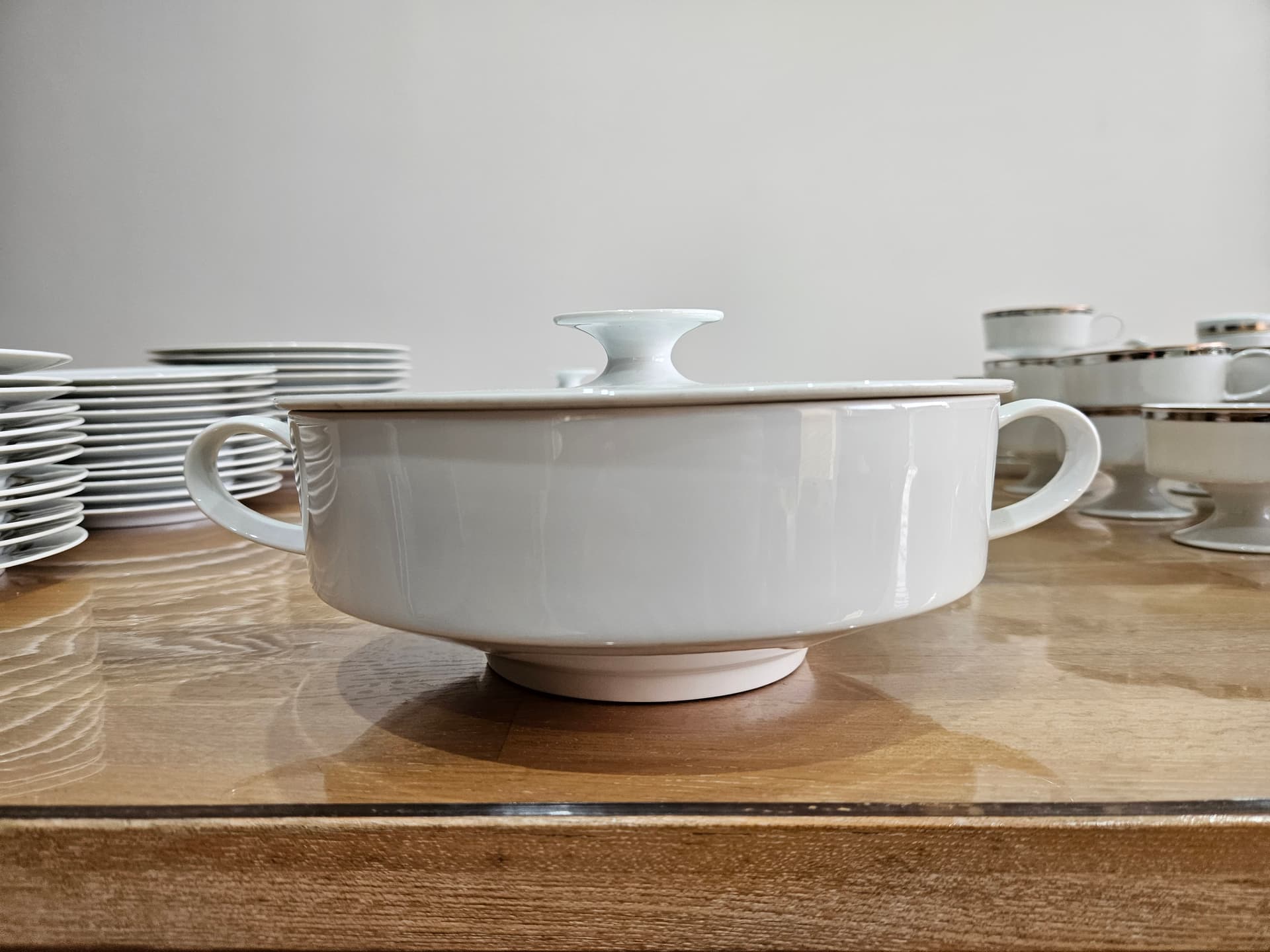 Eighty-six piece dinner and coffee set Composition, white porcelain, platinum rim, by T. Wirkkala, Rosenthal studio-linie, Germany, 1980s - 366611