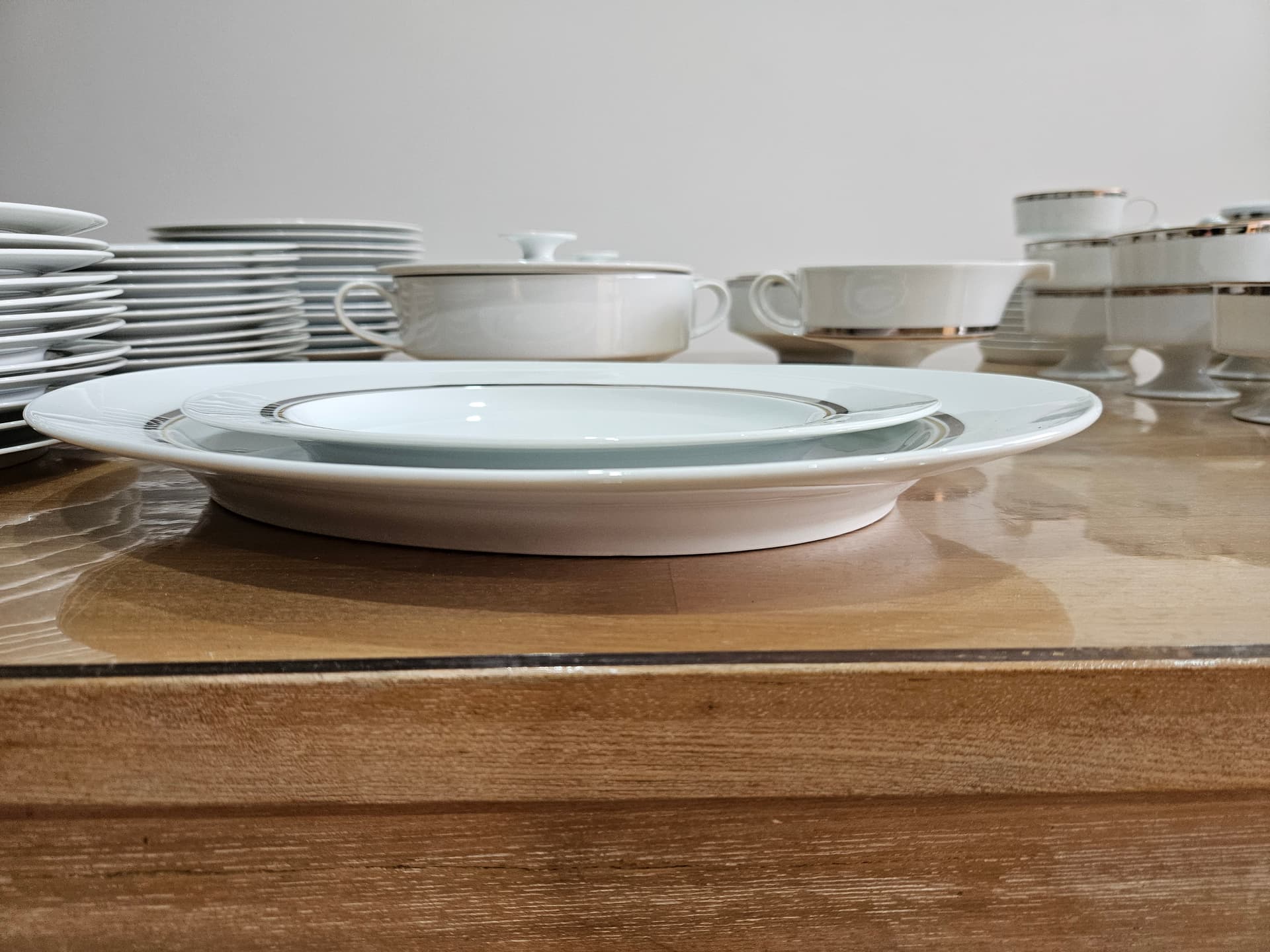Eighty-six piece dinner and coffee set Composition, white porcelain, platinum rim, by T. Wirkkala, Rosenthal studio-linie, Germany, 1980s - 366620