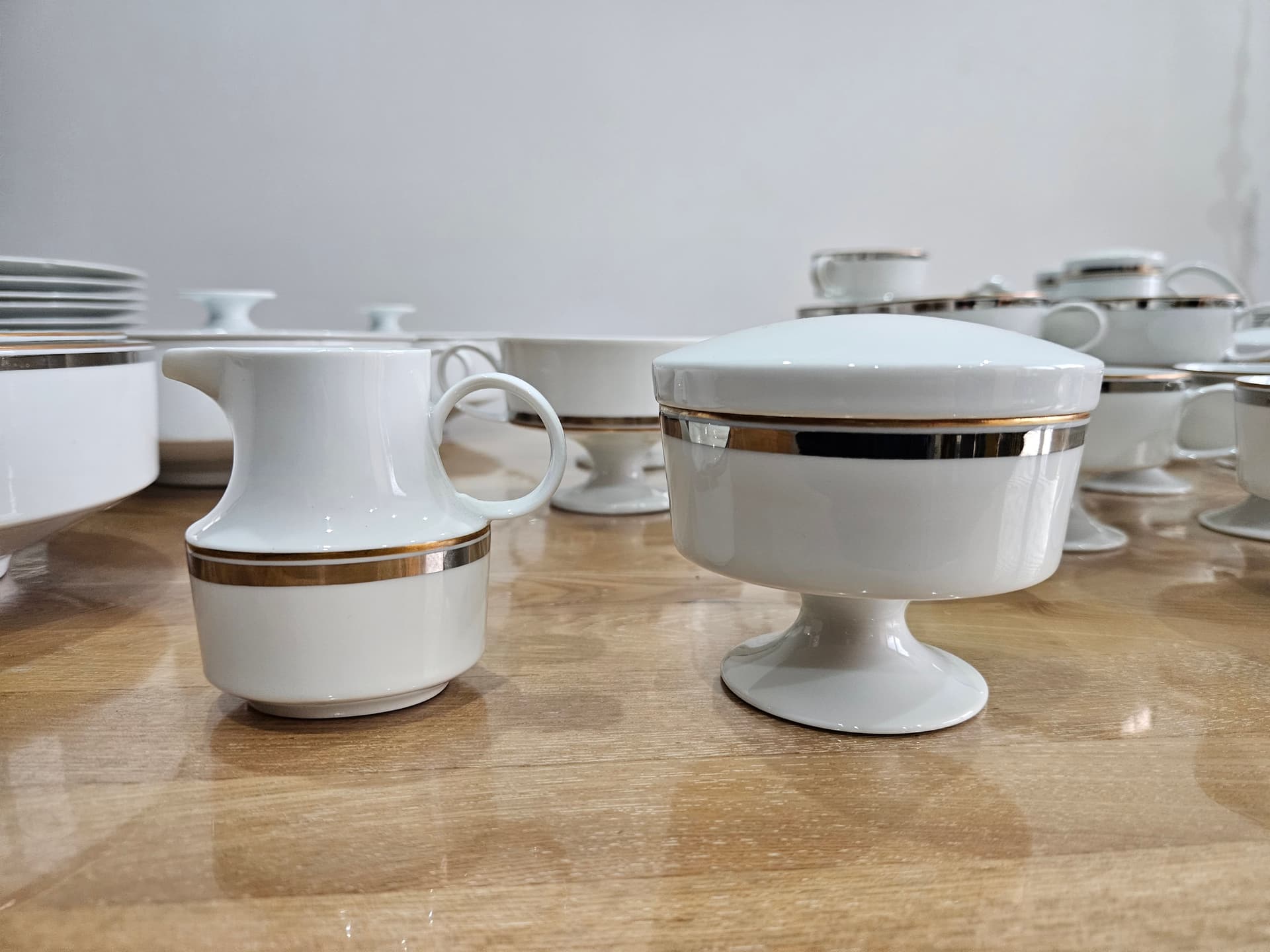 Eighty-six piece dinner and coffee set Composition, white porcelain, platinum rim, by T. Wirkkala, Rosenthal studio-linie, Germany, 1980s - 366609