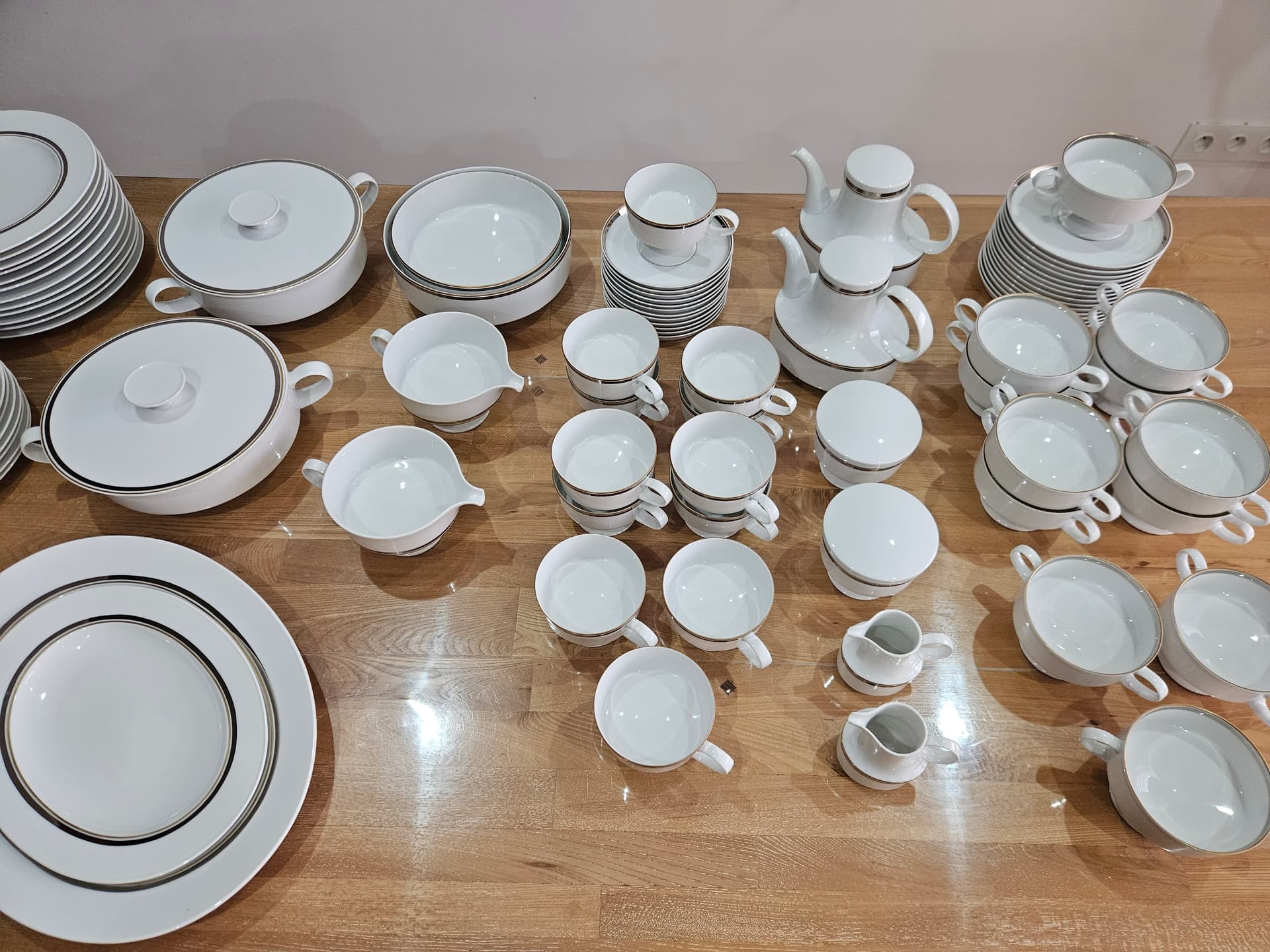 Eighty-six piece dinner and coffee set Composition, white porcelain, platinum rim, by T. Wirkkala, Rosenthal studio-linie, Germany, 1980s - 366621