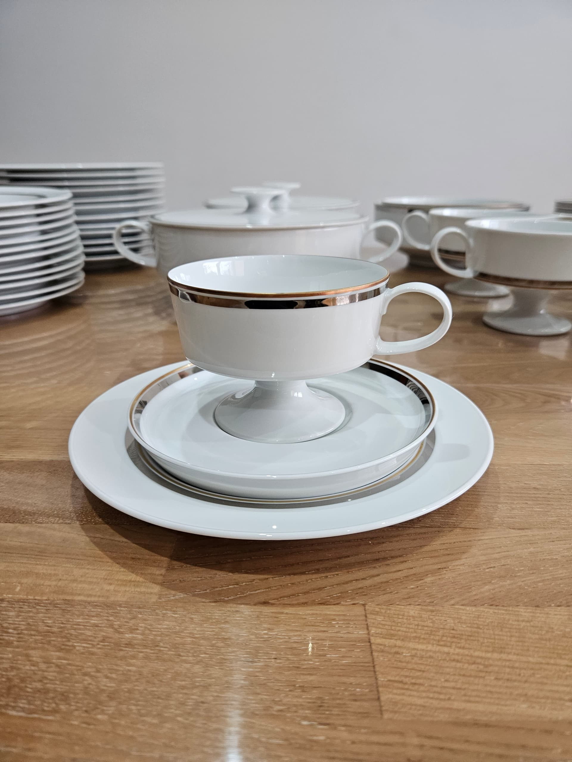 Eighty-six piece dinner and coffee set Composition, white porcelain, platinum rim, by T. Wirkkala, Rosenthal studio-linie, Germany, 1980s - 366613