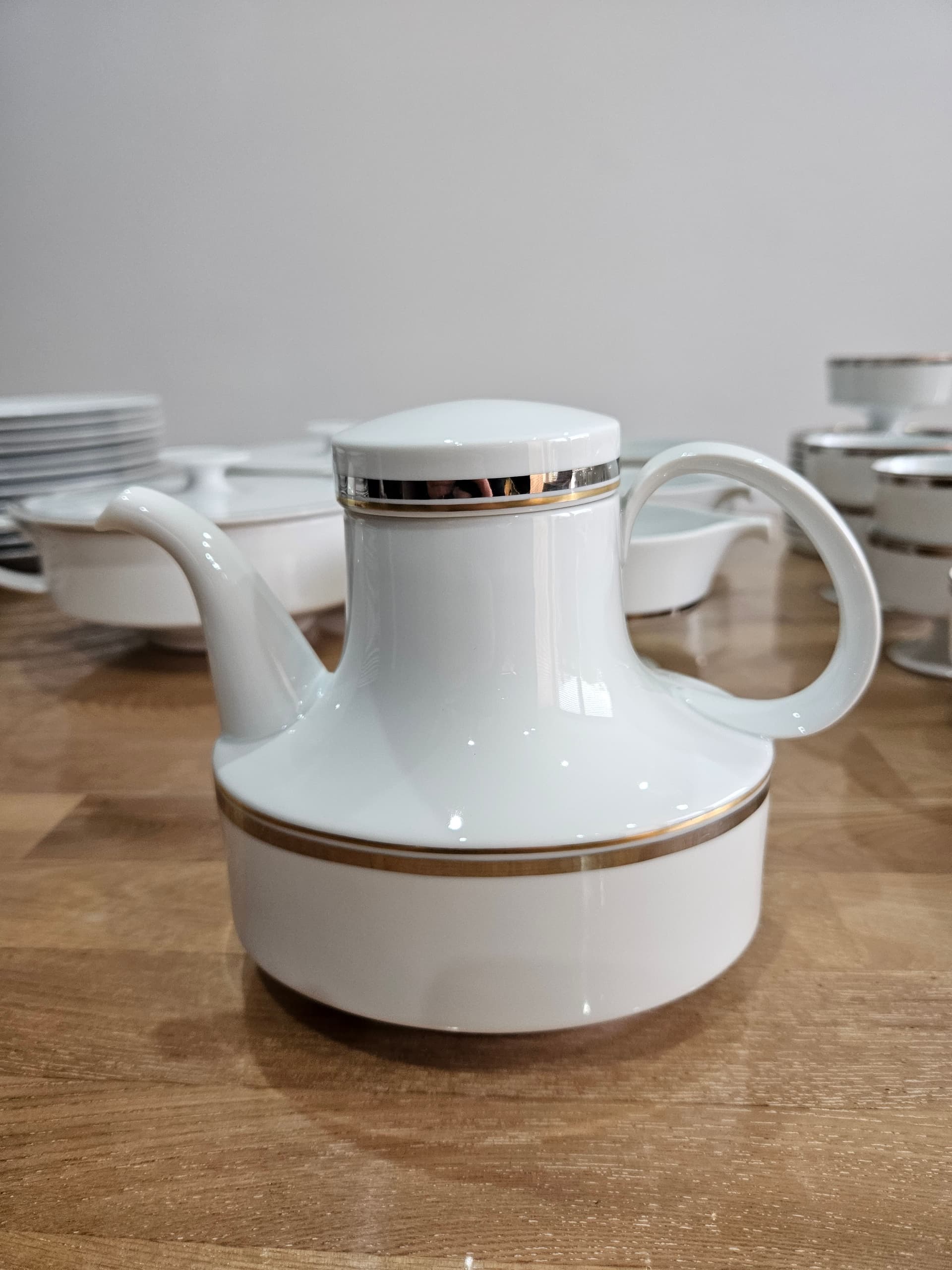 Eighty-six piece dinner and coffee set Composition, white porcelain, platinum rim, by T. Wirkkala, Rosenthal studio-linie, Germany, 1980s - 366612