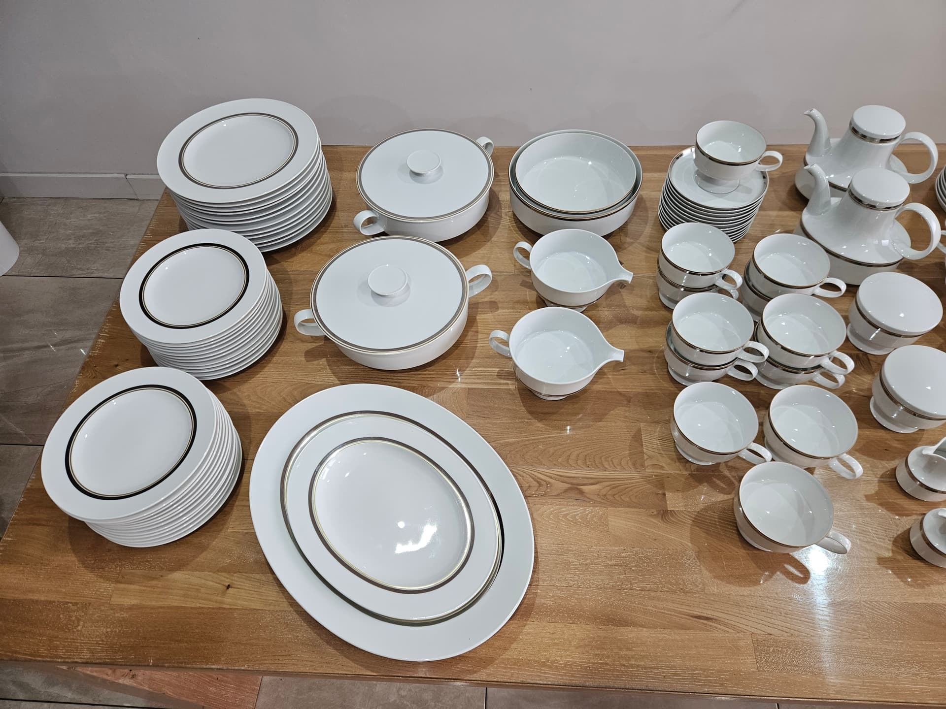 Eighty-six piece dinner and coffee set Composition, white porcelain, platinum rim, by T. Wirkkala, Rosenthal studio-linie, Germany, 1980s - 366622
