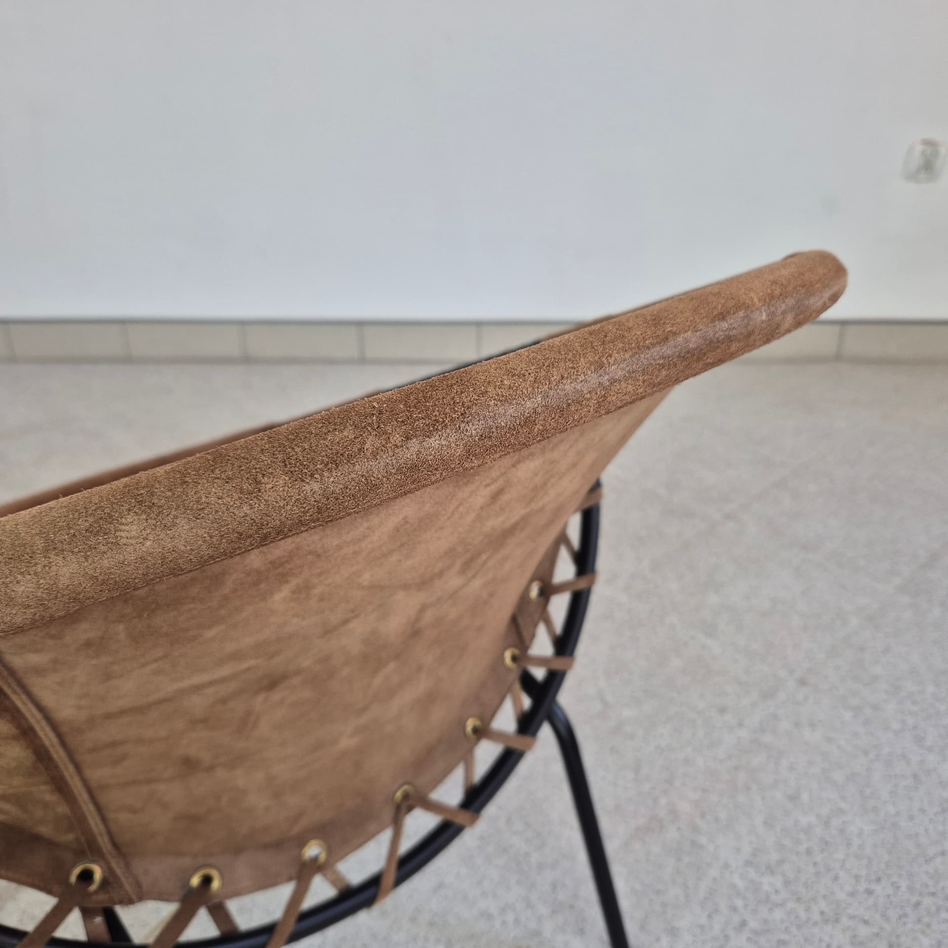 Fotel Balloon, zamsz brązowy, metal czarny, proj. Lusch Erzeugnis, Lusch & Co., Niemcy, lata 60. - 366723
