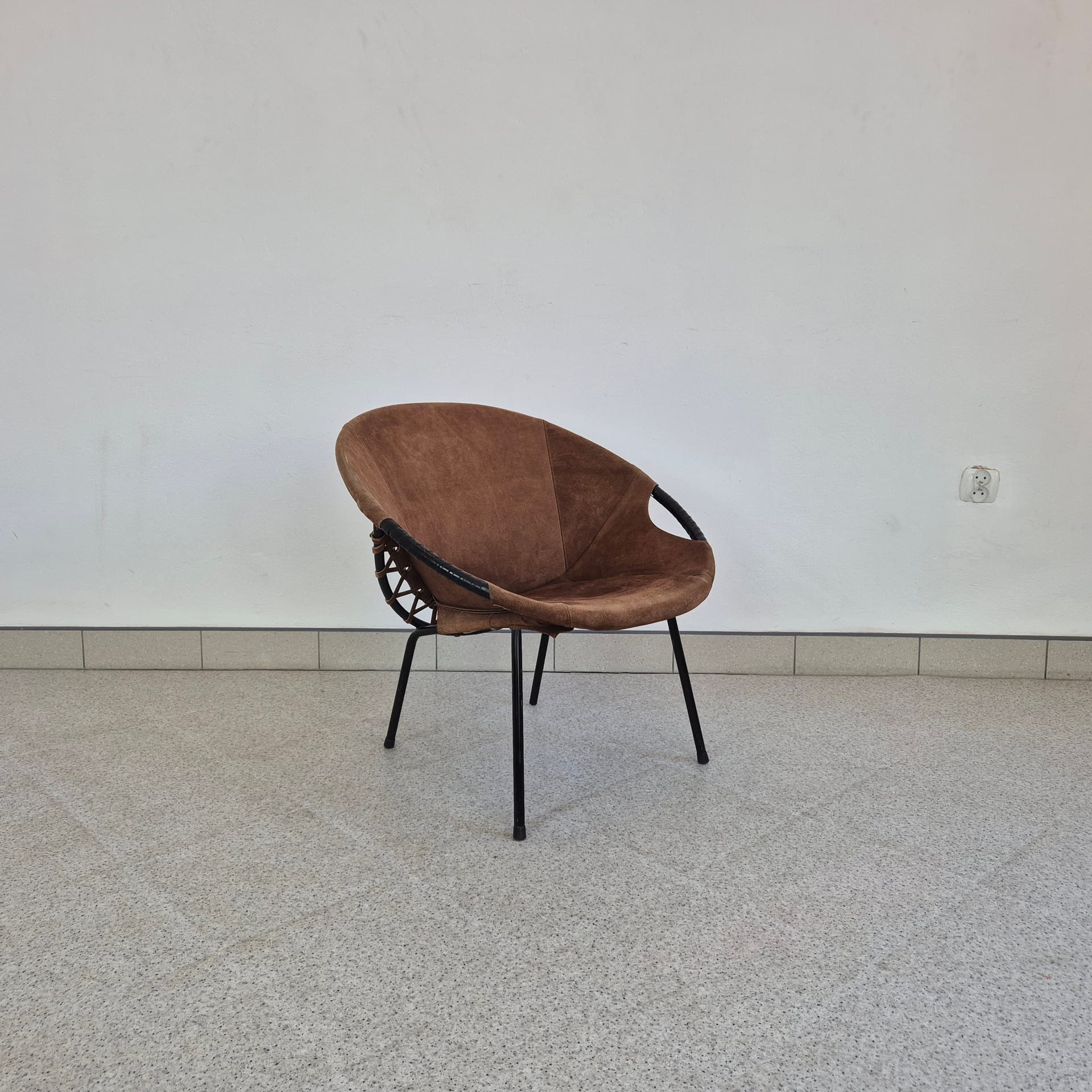 Fotel Balloon, zamsz brązowy, metal czarny, proj. Lusch Erzeugnis, Lusch & Co., Niemcy, lata 60. - 366718