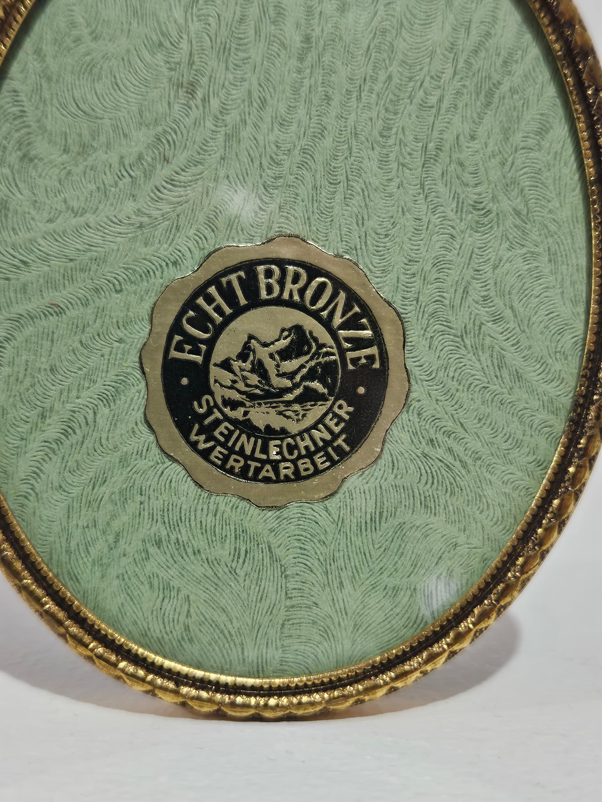 Oval photo frame, gold bronze, bronze, Steinlechner Wertarbeit, Germany, 1980s. - 366819