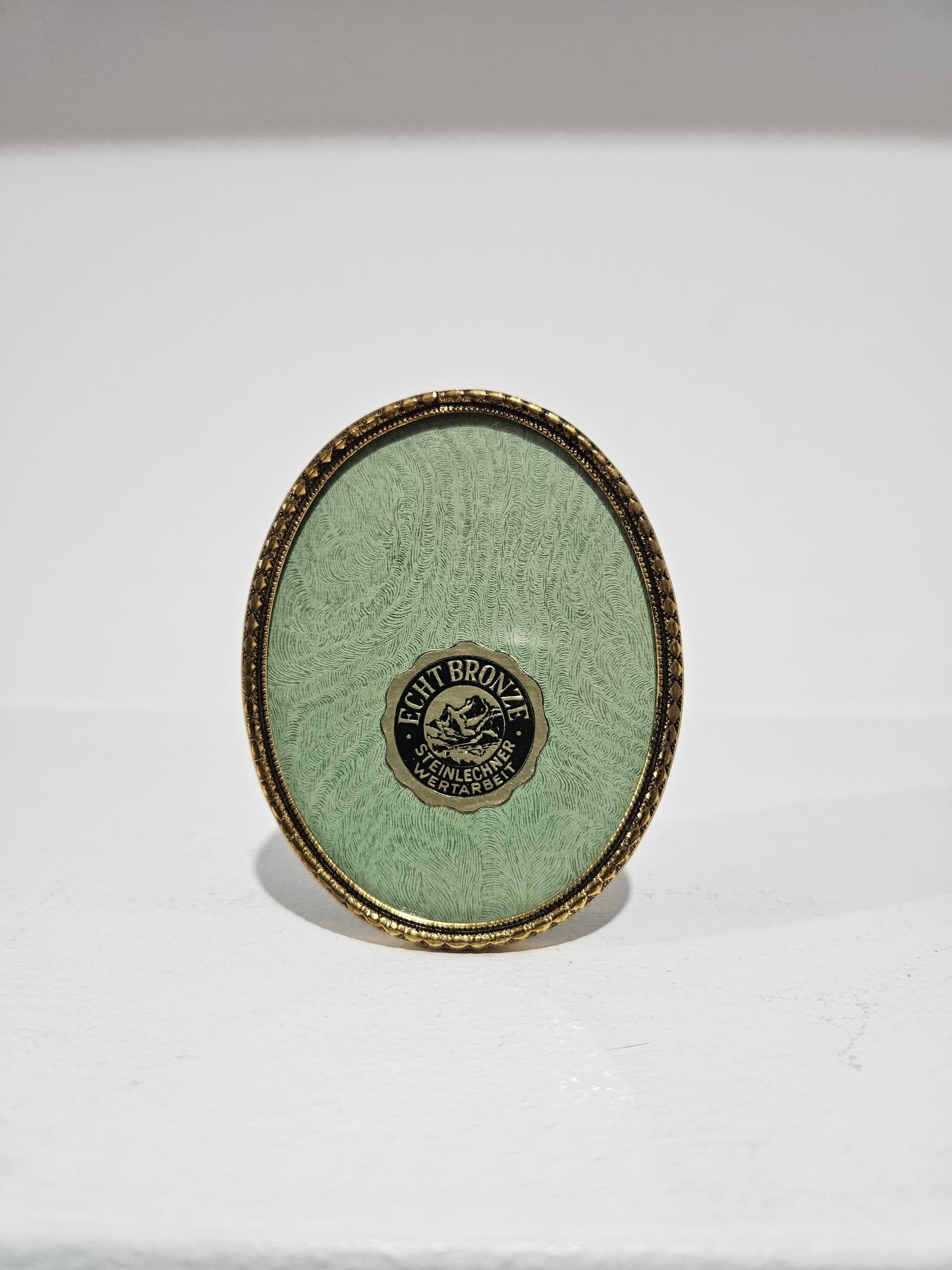 Oval photo frame, gold bronze, bronze, Steinlechner Wertarbeit, Germany, 1980s. - 366815