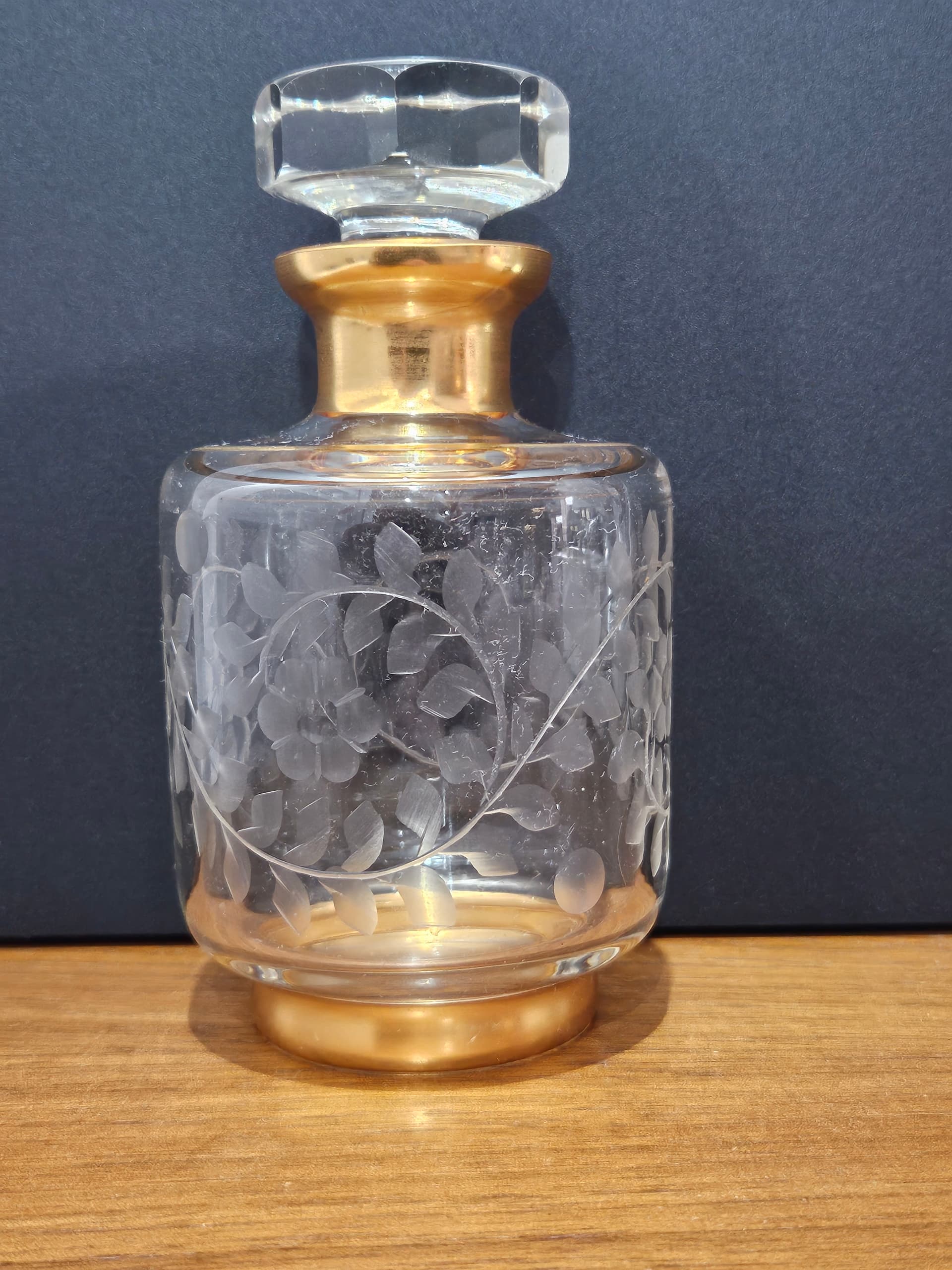 Decanter, clear crystal, gilded, Baccarat, France, early 20th century - 366833