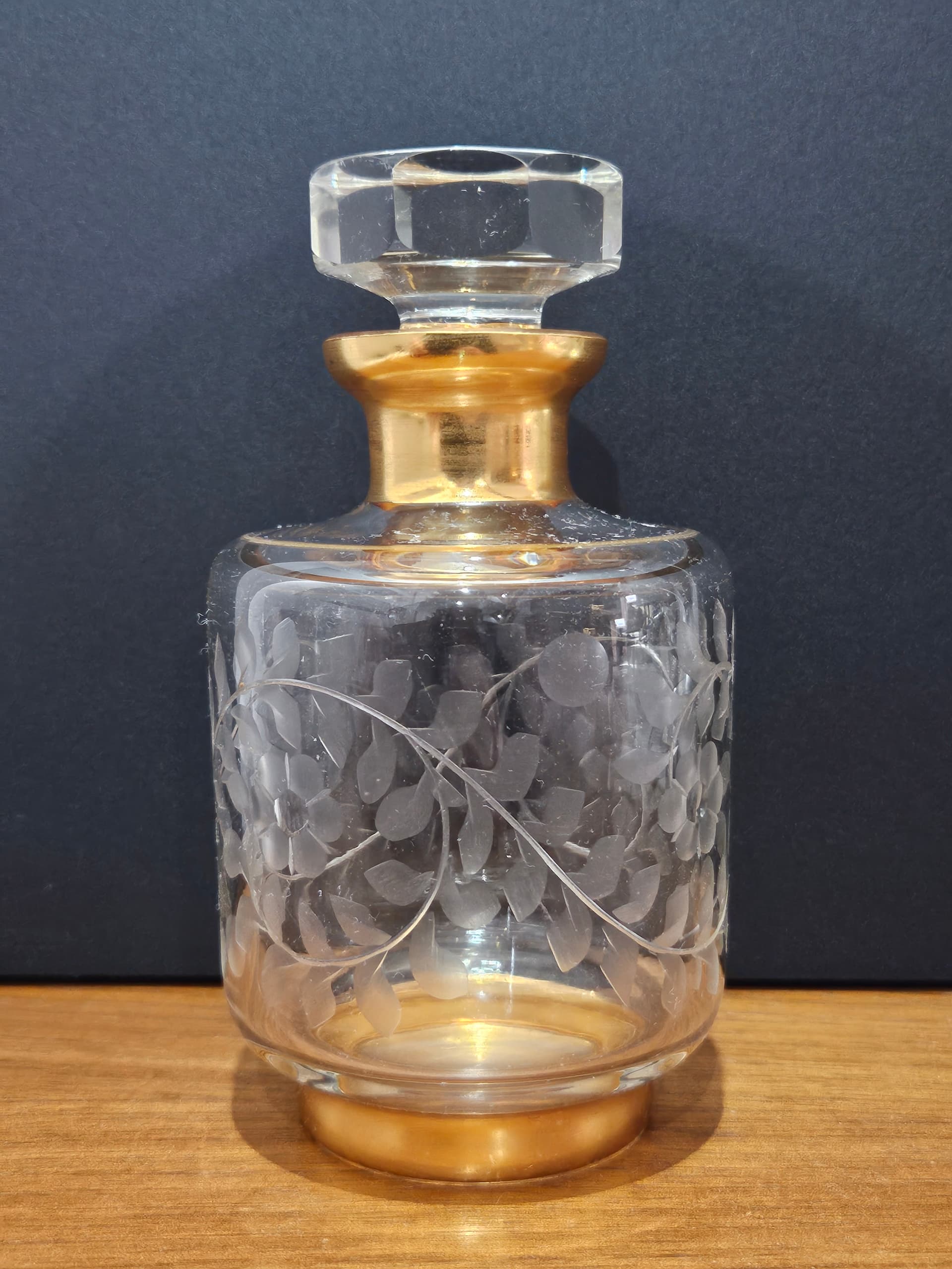 Decanter, clear crystal, gilded, Baccarat, France, early 20th century - 366832