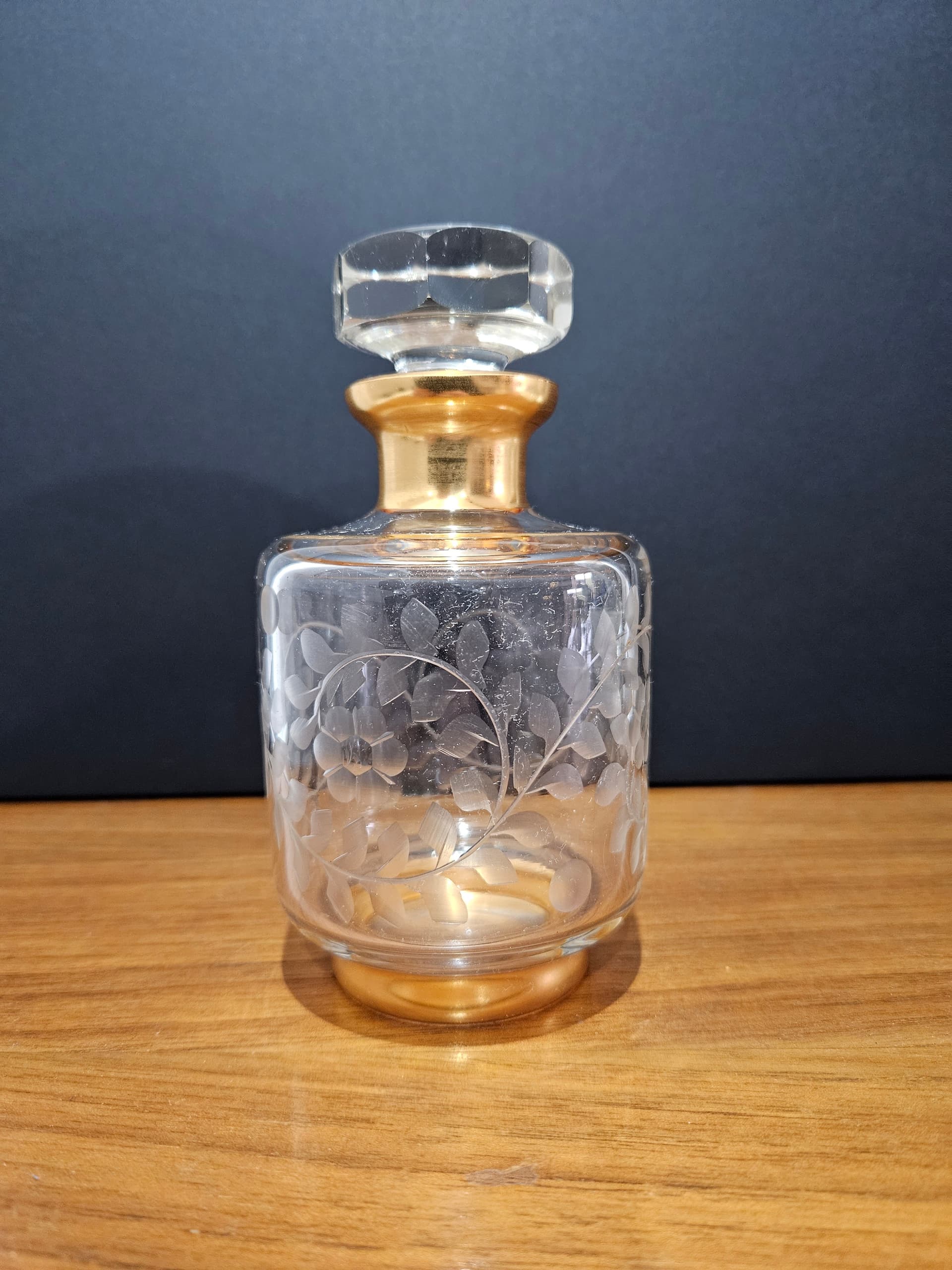 Decanter, clear crystal, gilded, Baccarat, France, early 20th century - 366836